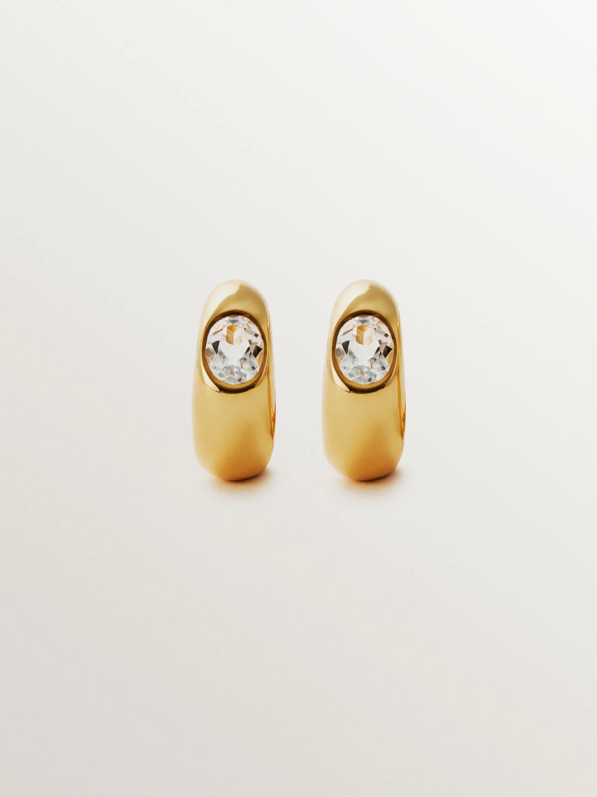 Pendientes de aro de plata 925 bañada en oro amarillo de 18K con 2 topacios blancos - Image 3