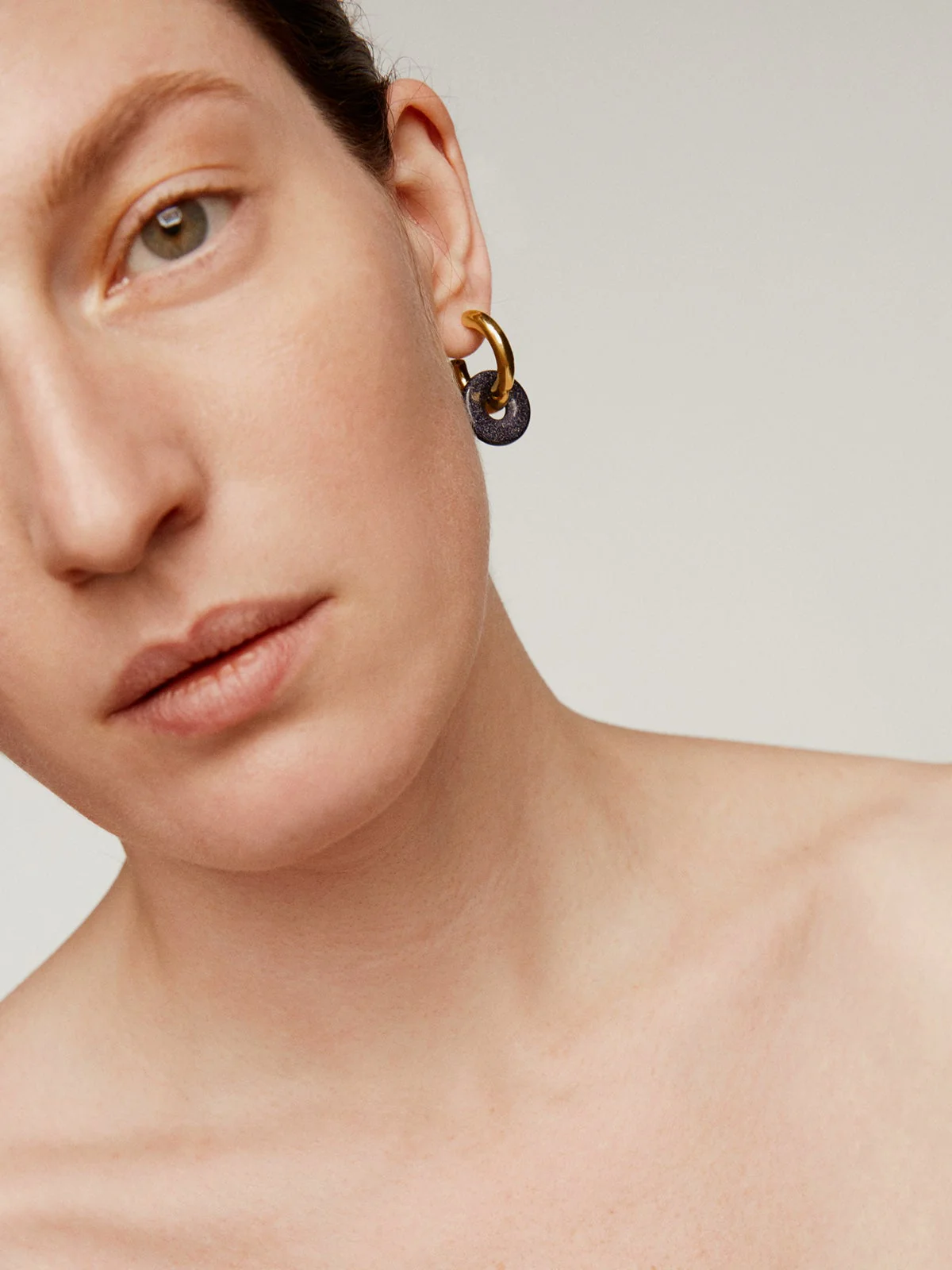 Pendientes de aro de plata 925 bañada en oro amarillo de 18K con arenisca azul - Image 2