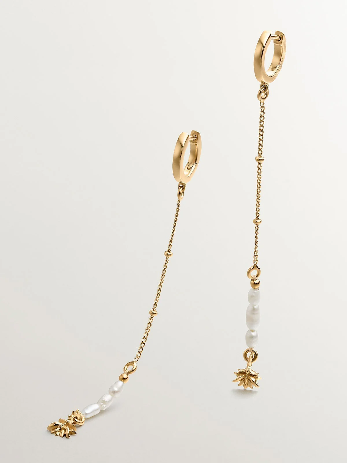 Pendientes de aro de plata 925 bañada en oro amarillo de 18K con colgante de perlas y flor de loto - Image 3