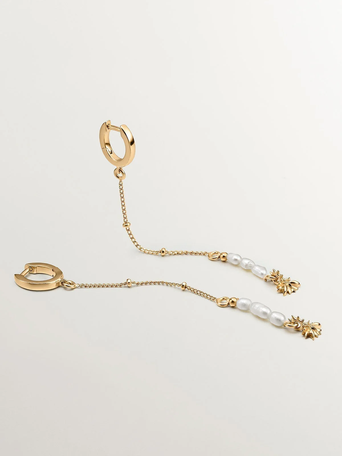 Pendientes de aro de plata 925 bañada en oro amarillo de 18K con colgante de perlas y flor de loto - Image 5