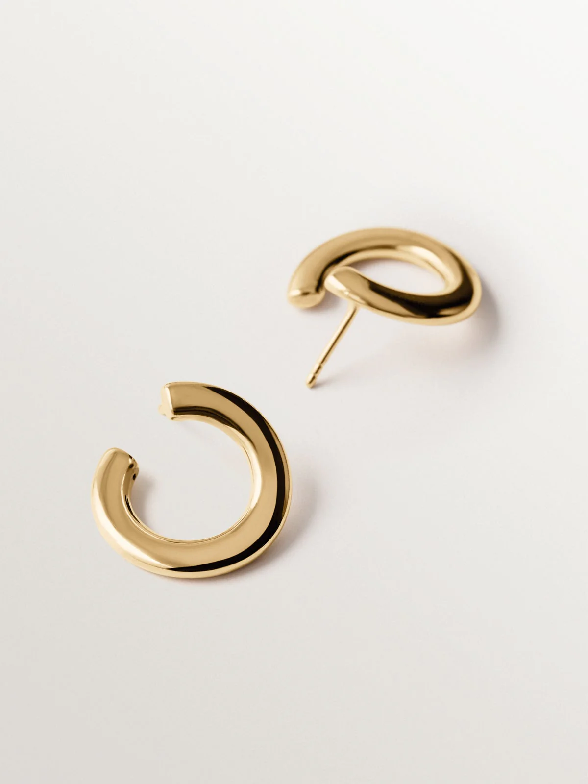 Pendientes de aro de plata 925 bañada en oro amarillo de 18K con forma irregular - Image 3