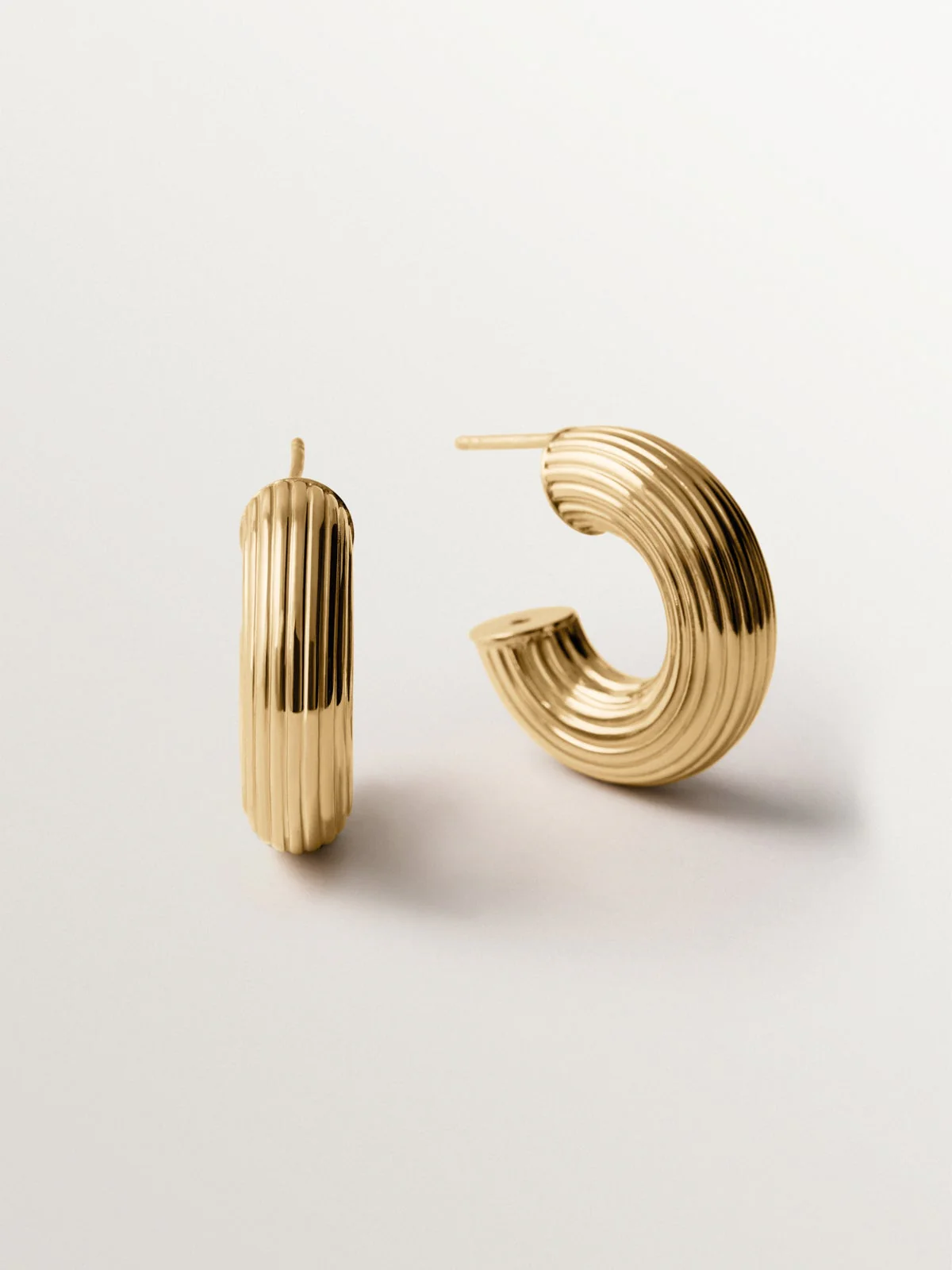 Pendientes de aro de plata 925 bañada en oro amarillo de 18K con textura