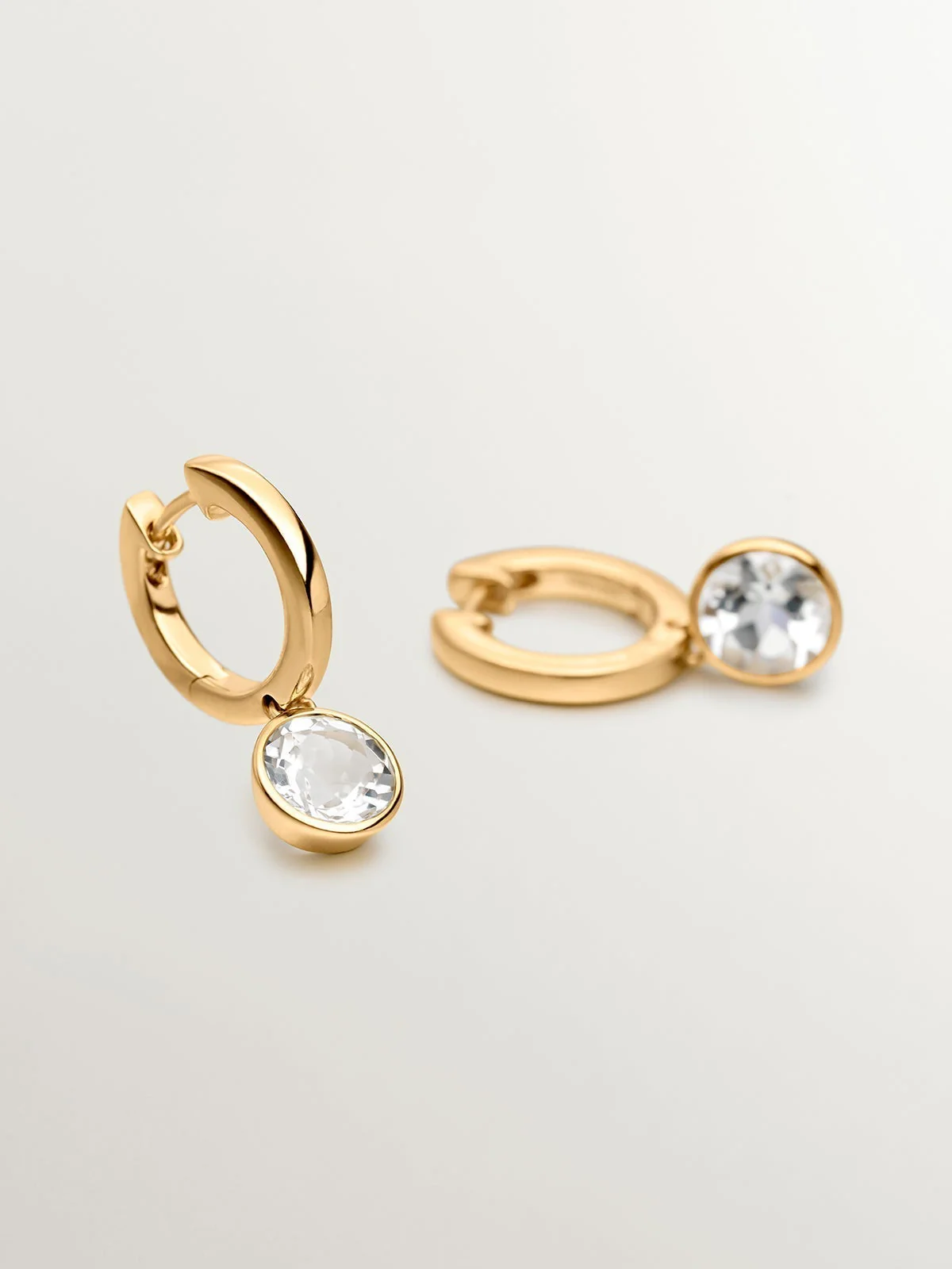Pendientes de aro de plata 925 bañada en oro amarillo de 18K con topacios blancos - Image 5