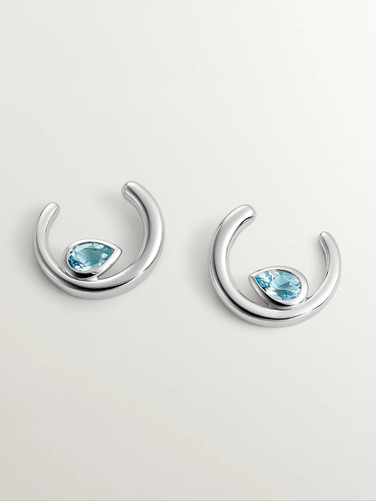 Pendientes de aro de plata 925 con 2 topacios azul sky