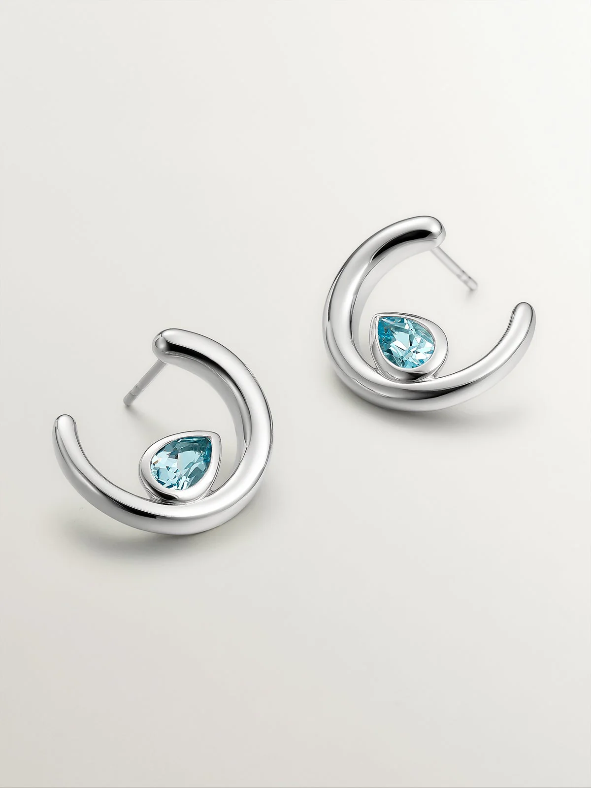 Pendientes de aro de plata 925 con 2 topacios azul sky - Image 3