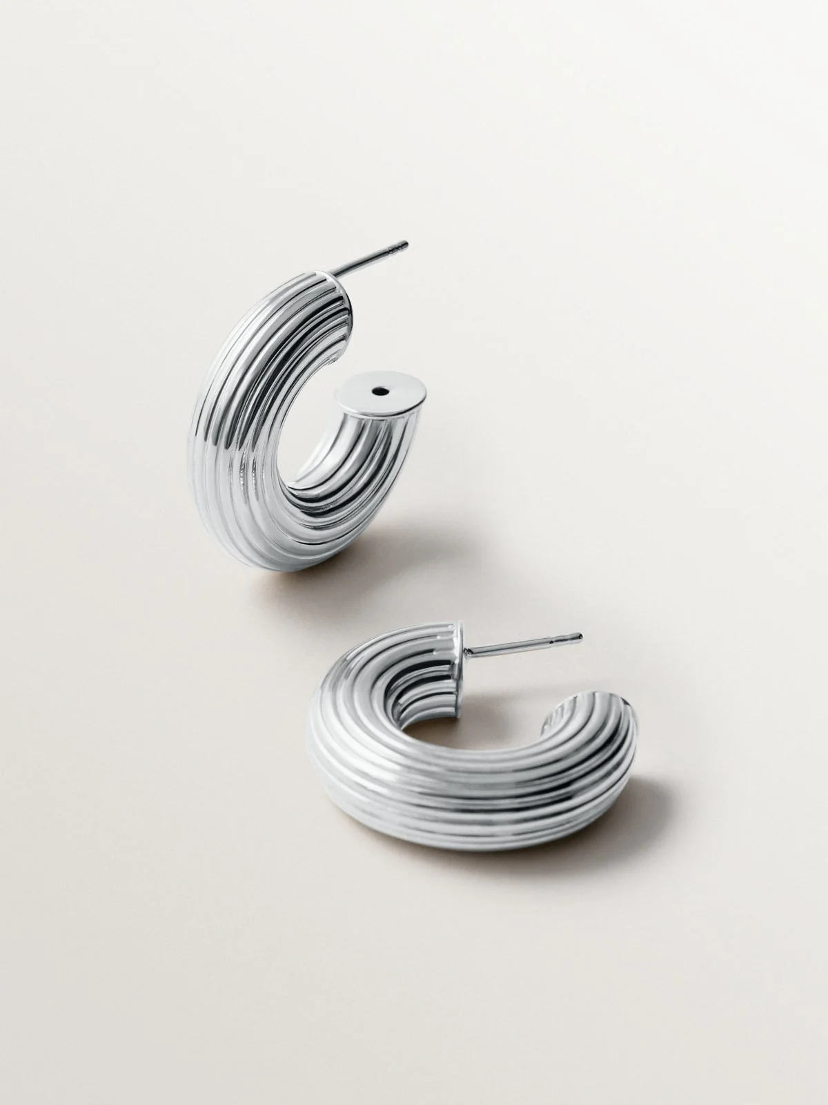 Pendientes de aro de plata 925 con textura - Image 3