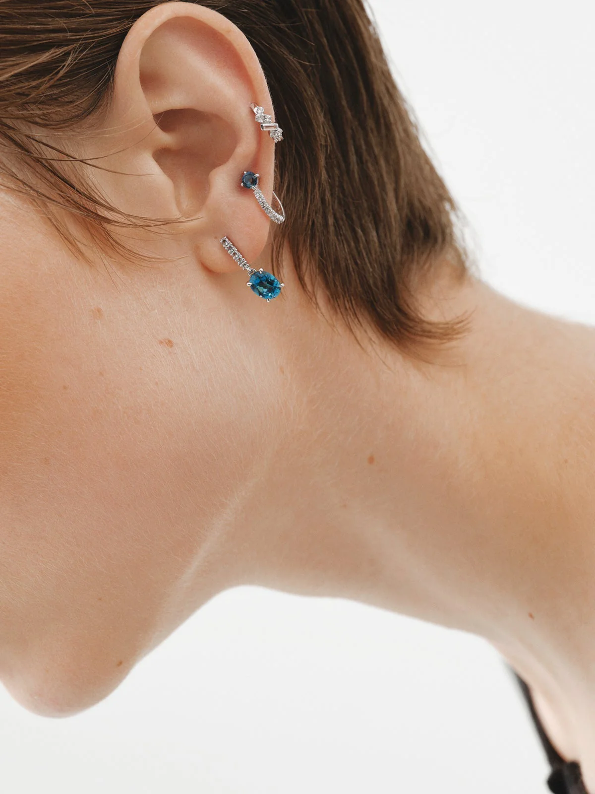 Pendientes de aro de plata 925 con topacios azul y blancos - Image 6