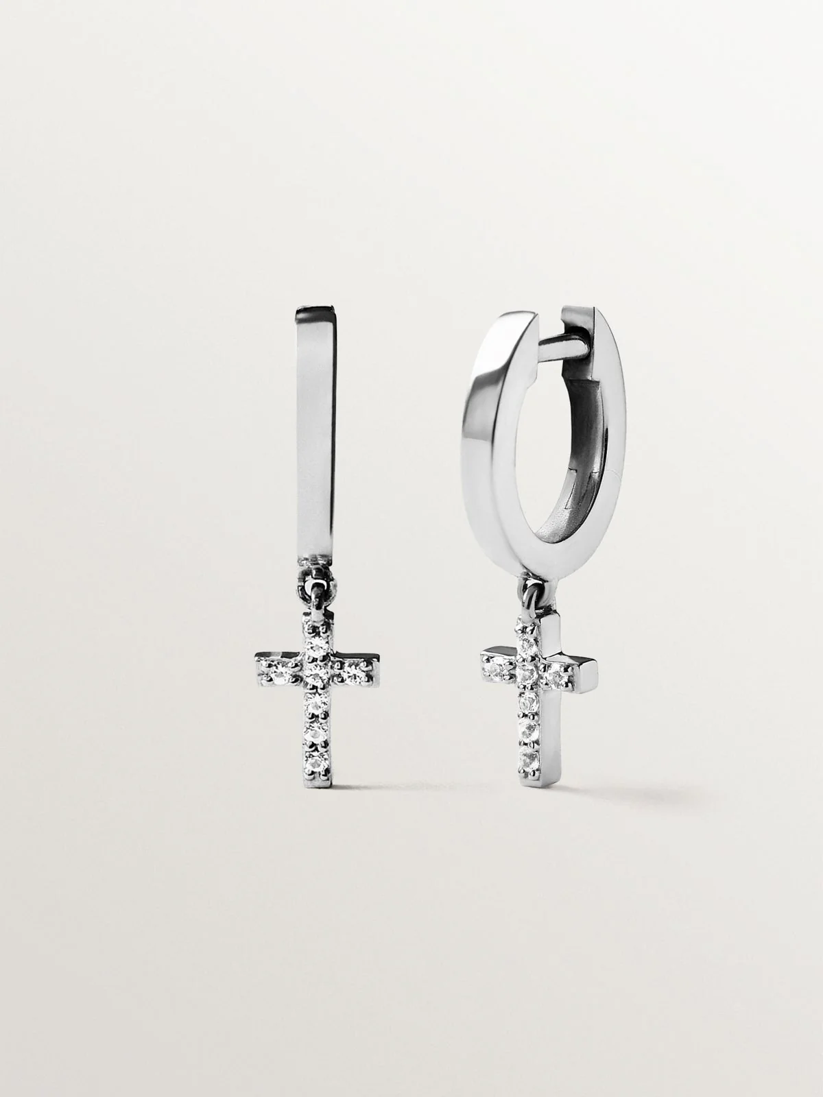 Pendientes de aro de plata 925 con topacios blancos y forma de cruz - Image 3