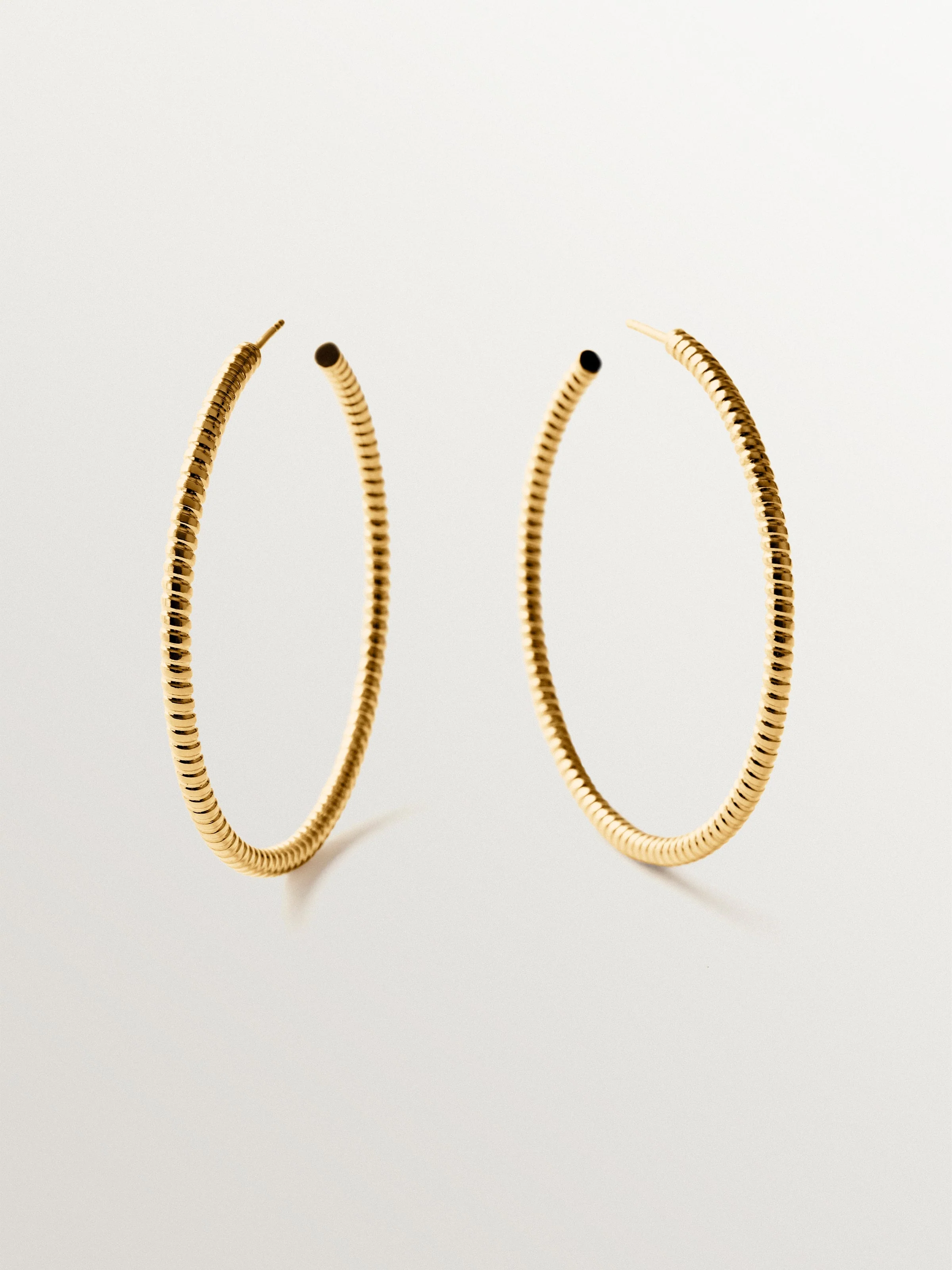 Pendientes de aro galllonados de plata 925 bañada en oro de 18K