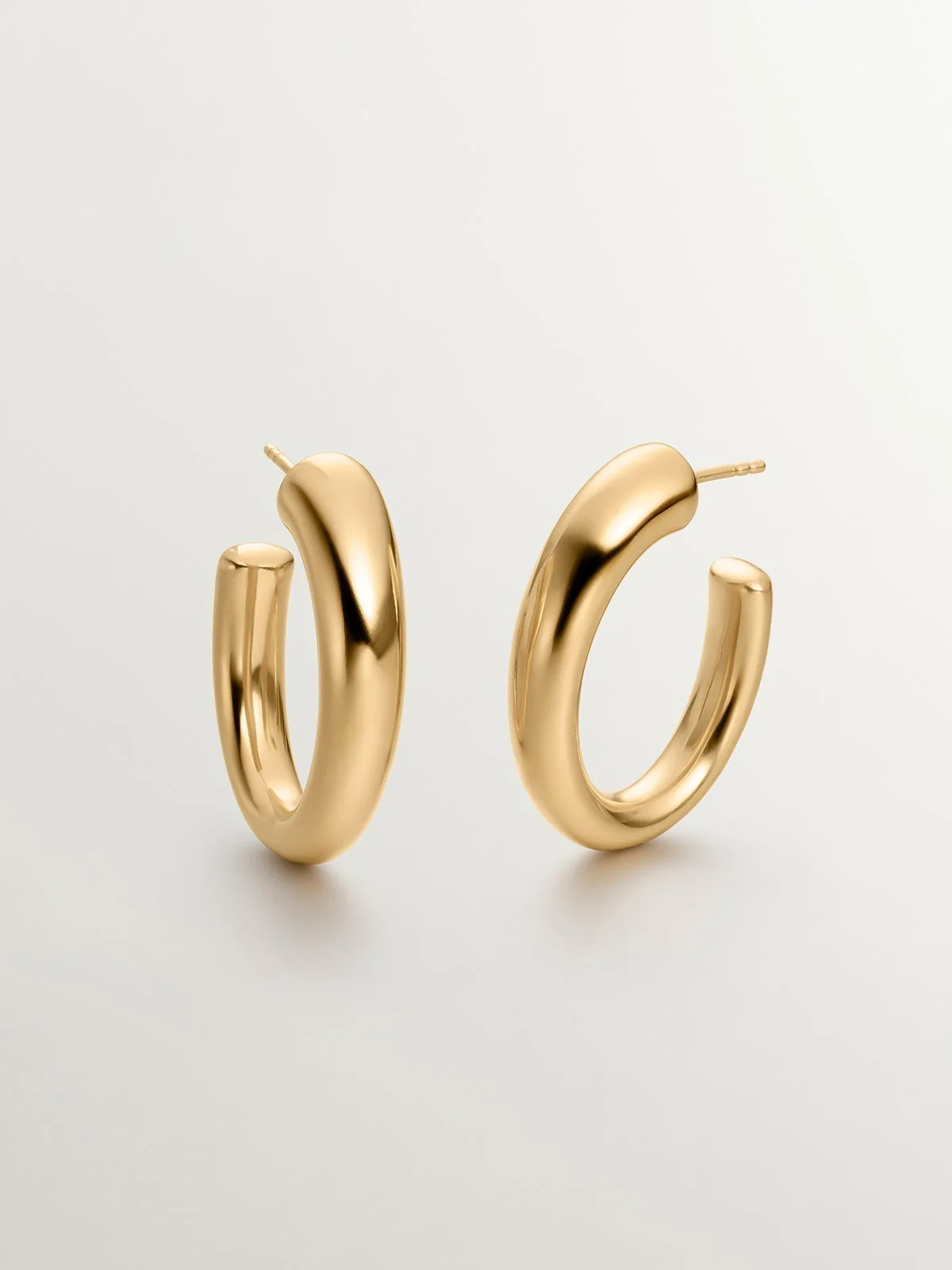 Pendientes de aro grandes y gruesos de plata 925 bañada en oro amarillo de 18K con forma ovalada