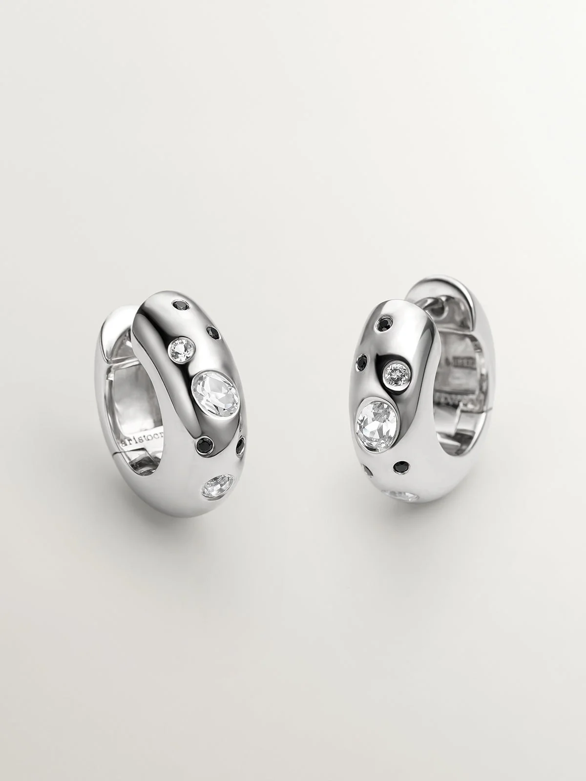 Pendientes de aro gruesos de plata 925 con topacios blancos y espinelas negras - Image 3