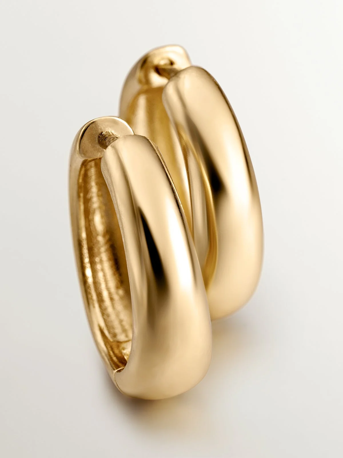 Pendientes de aro gruesos medianos de plata 925 bañada en oro amarillo de 18K - Image 7