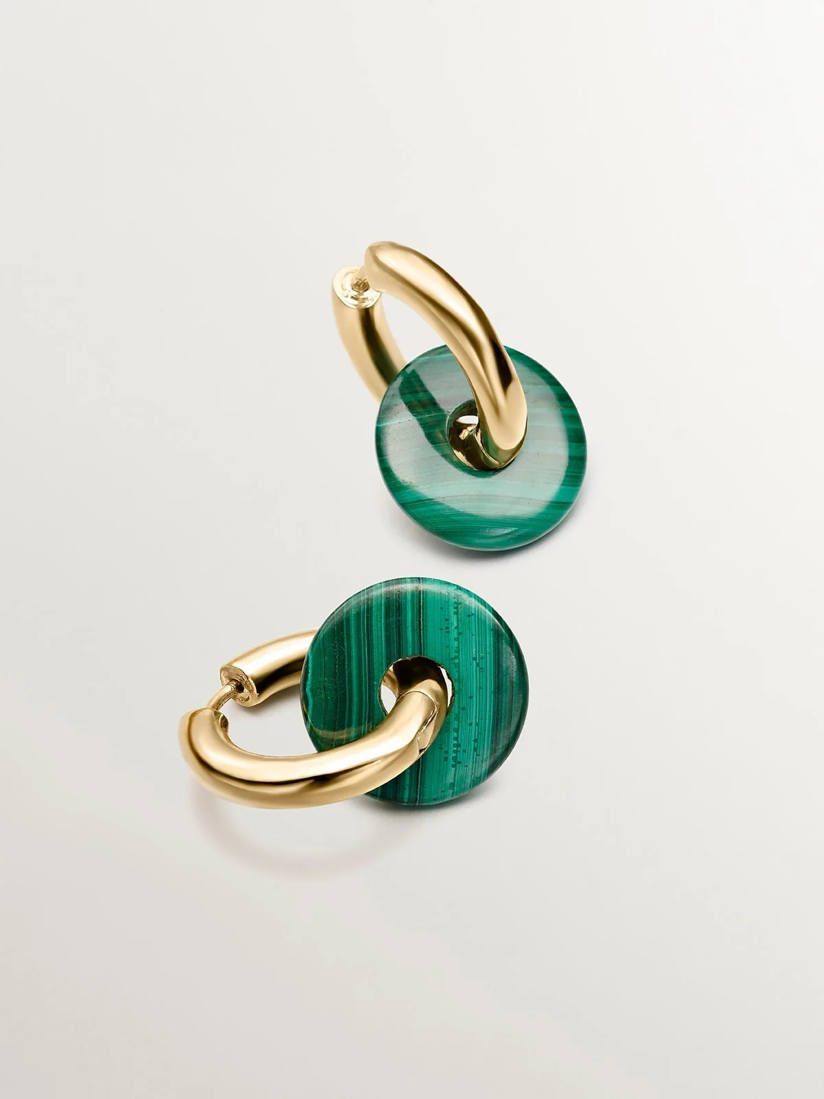 Pendientes de aro mediano de plata 925 bañada en oro amarillo de 18K con malaquita verde - Image 3