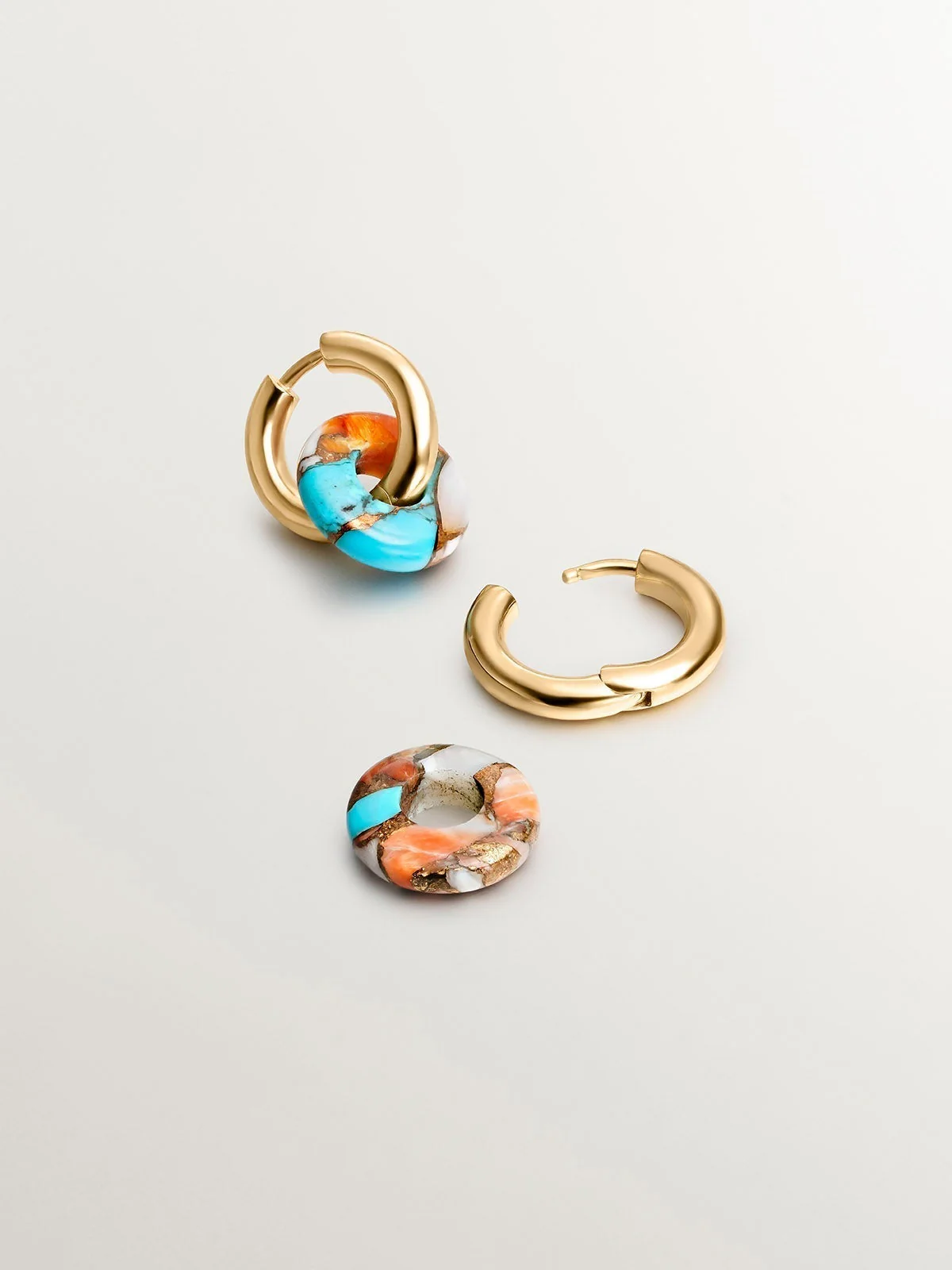 Pendientes de aro medianos de plata 925 bañada en oro amarillo de 18K con turquesa multicolor - Image 3