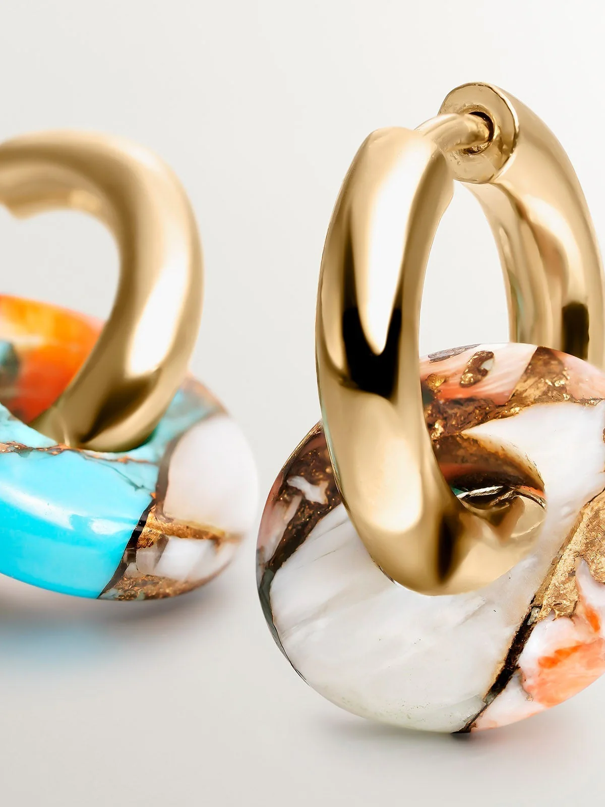 Pendientes de aro medianos de plata 925 bañada en oro amarillo de 18K con turquesa multicolor - Image 5