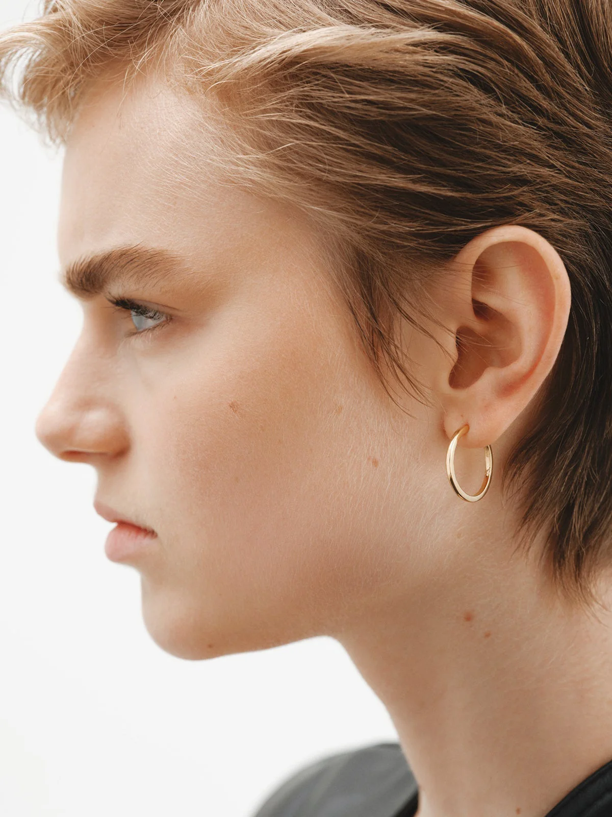 Pendientes de aro medianos de plata 925 bañada en oro amarillo de 18K - Image 6
