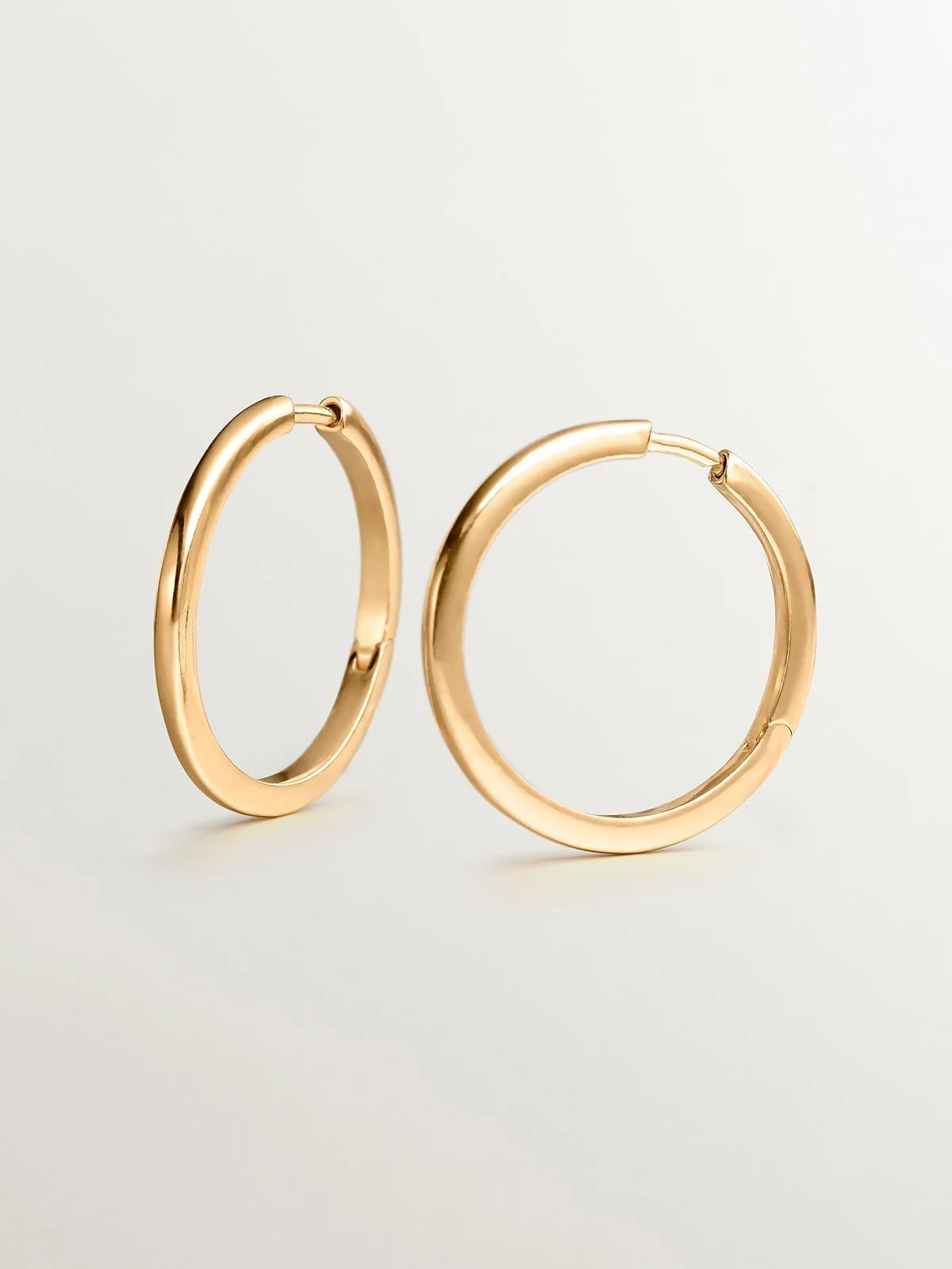 Pendientes de aro medianos de plata 925 bañada en oro amarillo de 18K - Image 7