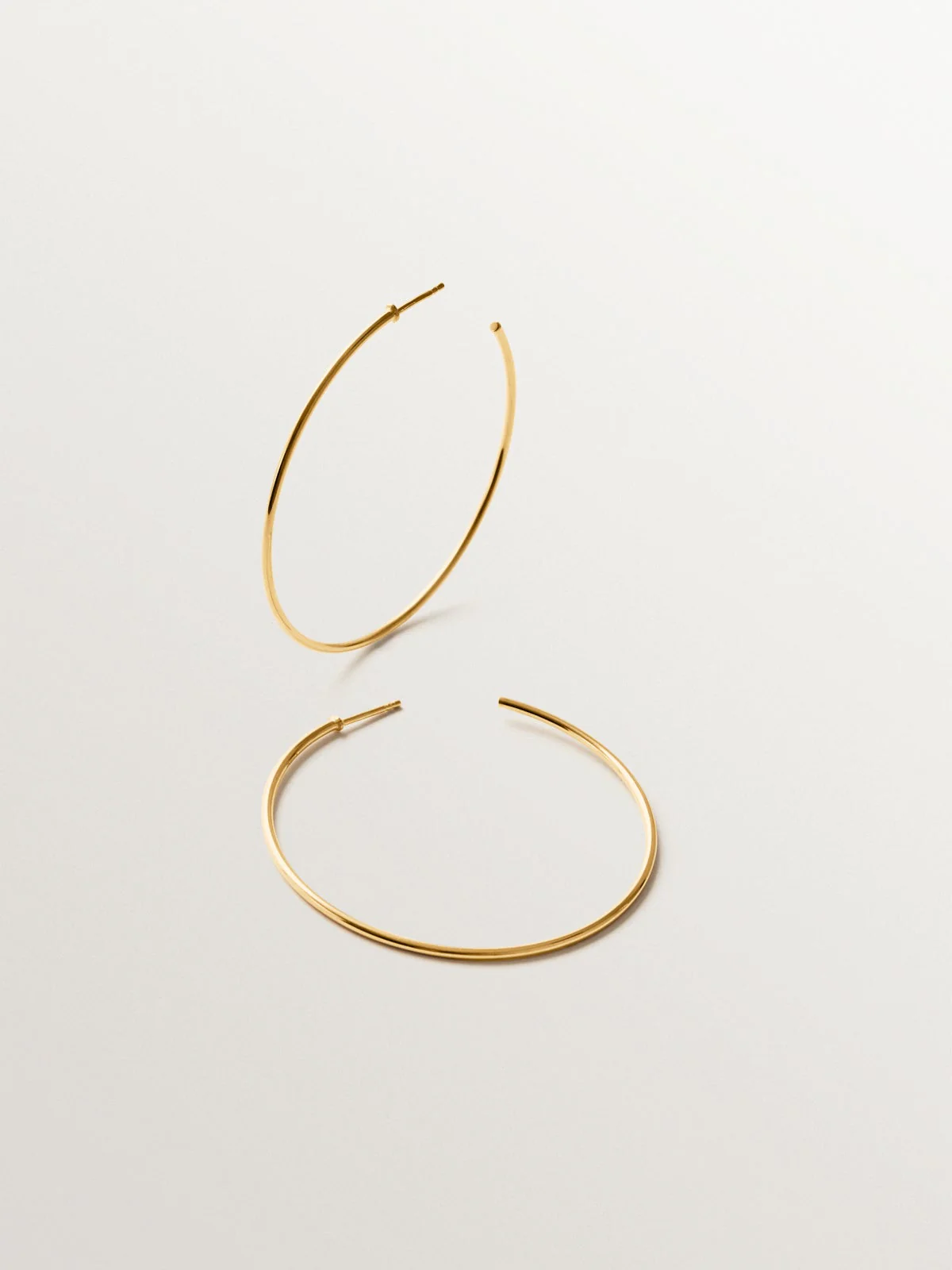 Pendientes de aro medianos de plata 925 bañada en oro de 18K - Image 3