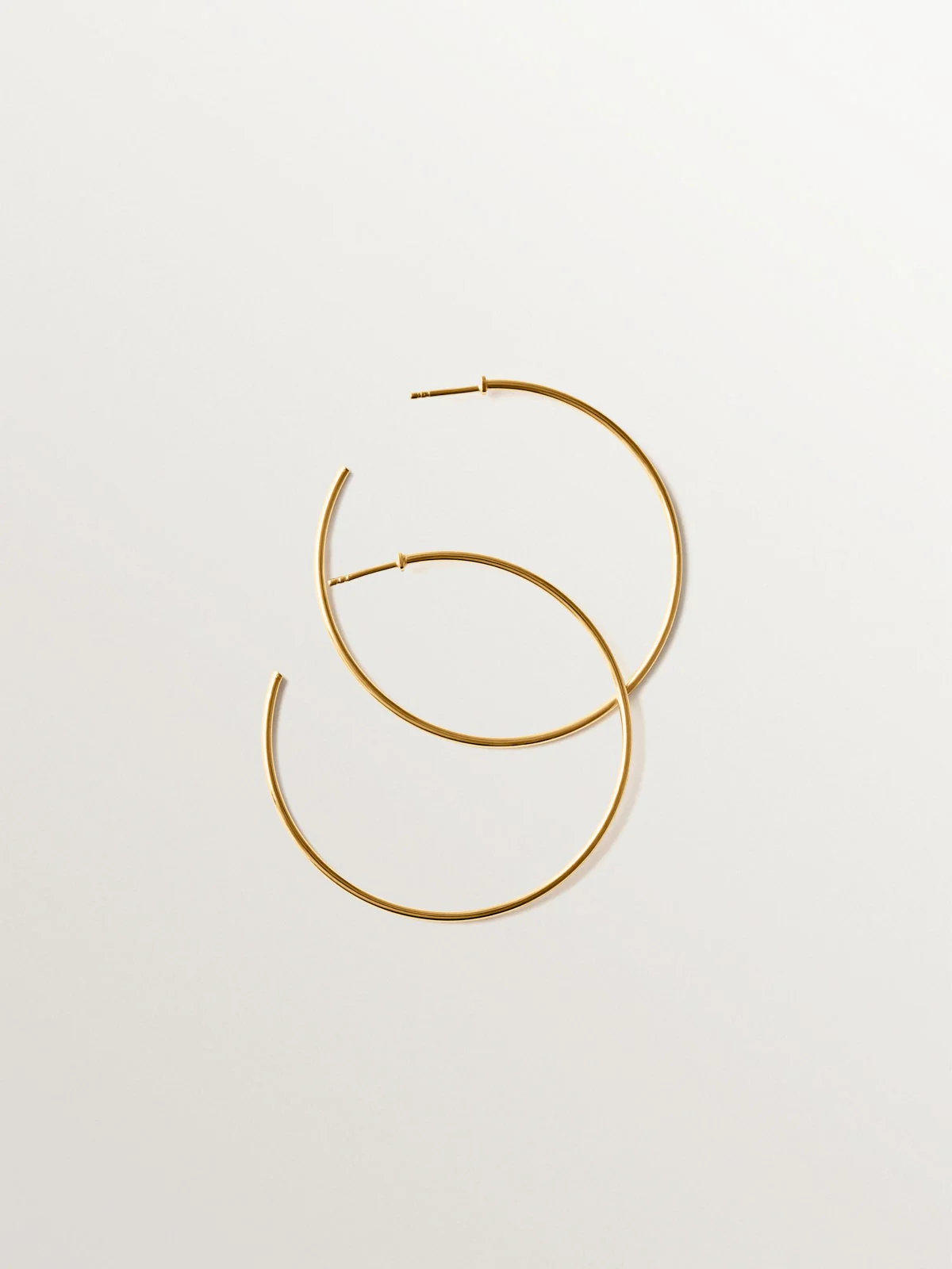 Pendientes de aro medianos de plata 925 bañada en oro de 18K - Image 5