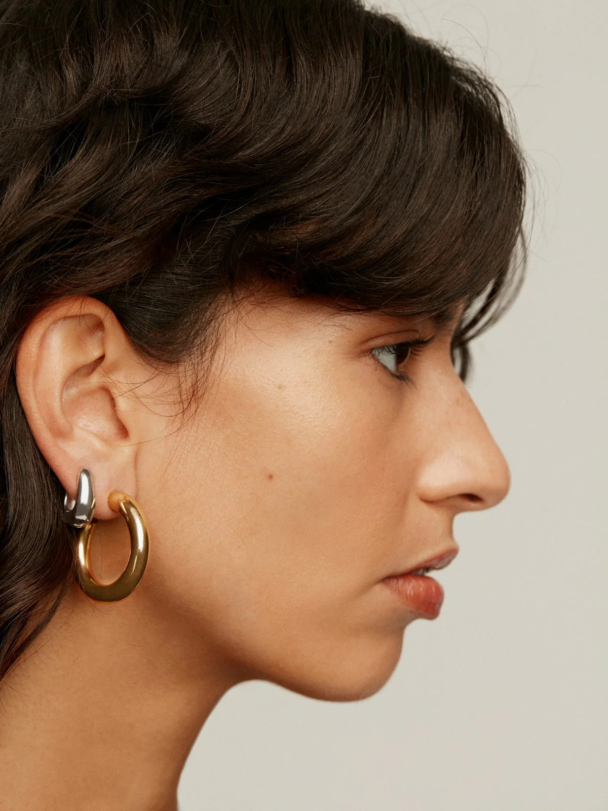 Pendientes de aro medianos gruesos de plata 925 con forma ovalada - Image 4