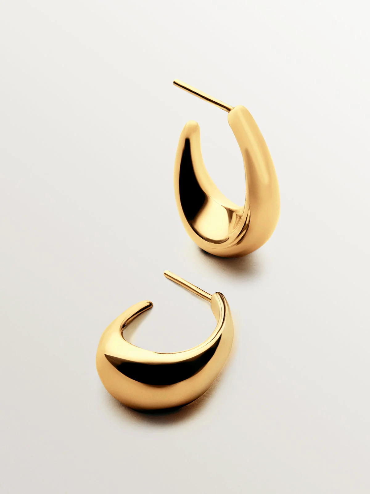Pendientes de aro ovalados pequeños de plata 925 bañada en oro amarillo de 18K - Image 3