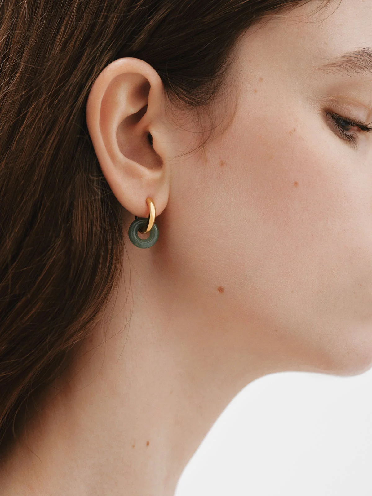 Pendientes de aro pequeños de plata 925 bañada en oro amarillo de 18K con aventurina verde - Image 2