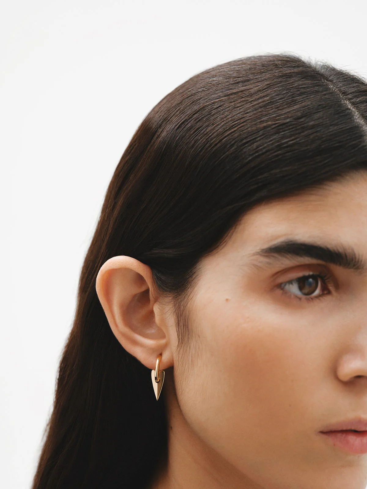 Pendientes de aro pequeños de plata 925 bañada en oro amarillo de 18K con corazón - Image 2