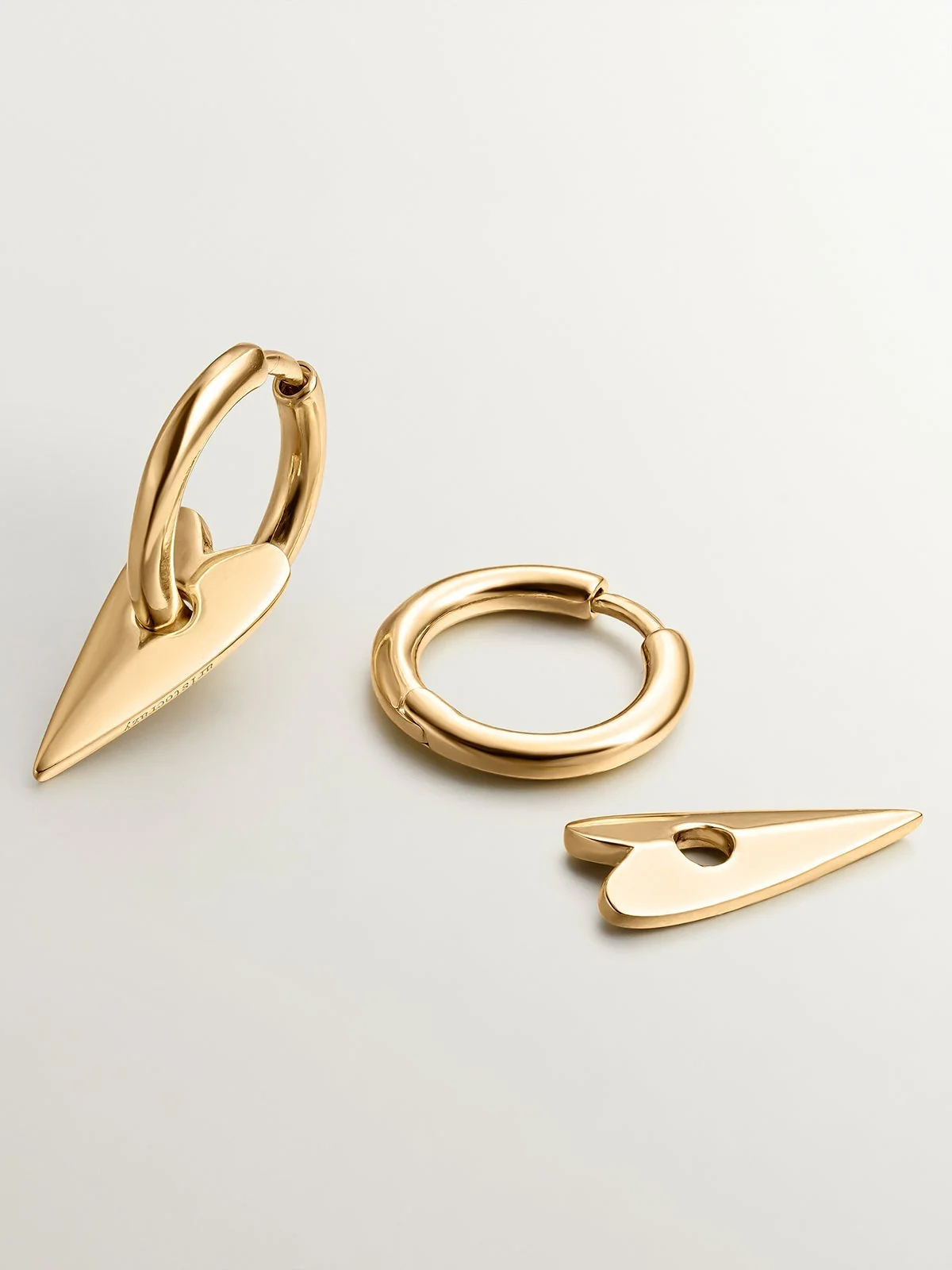Pendientes de aro pequeños de plata 925 bañada en oro amarillo de 18K con corazón - Image 5