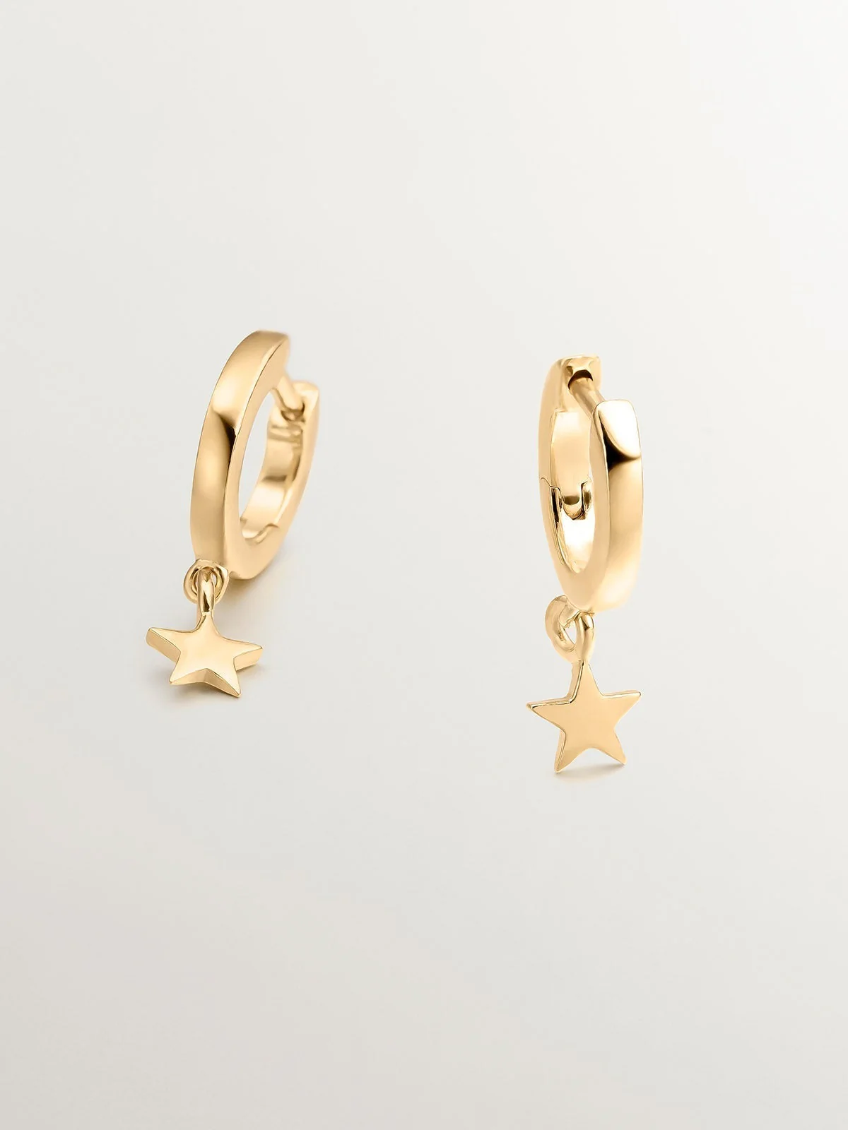 Pendientes de aro pequeños de plata 925 bañada en oro amarillo de 18K con estrella