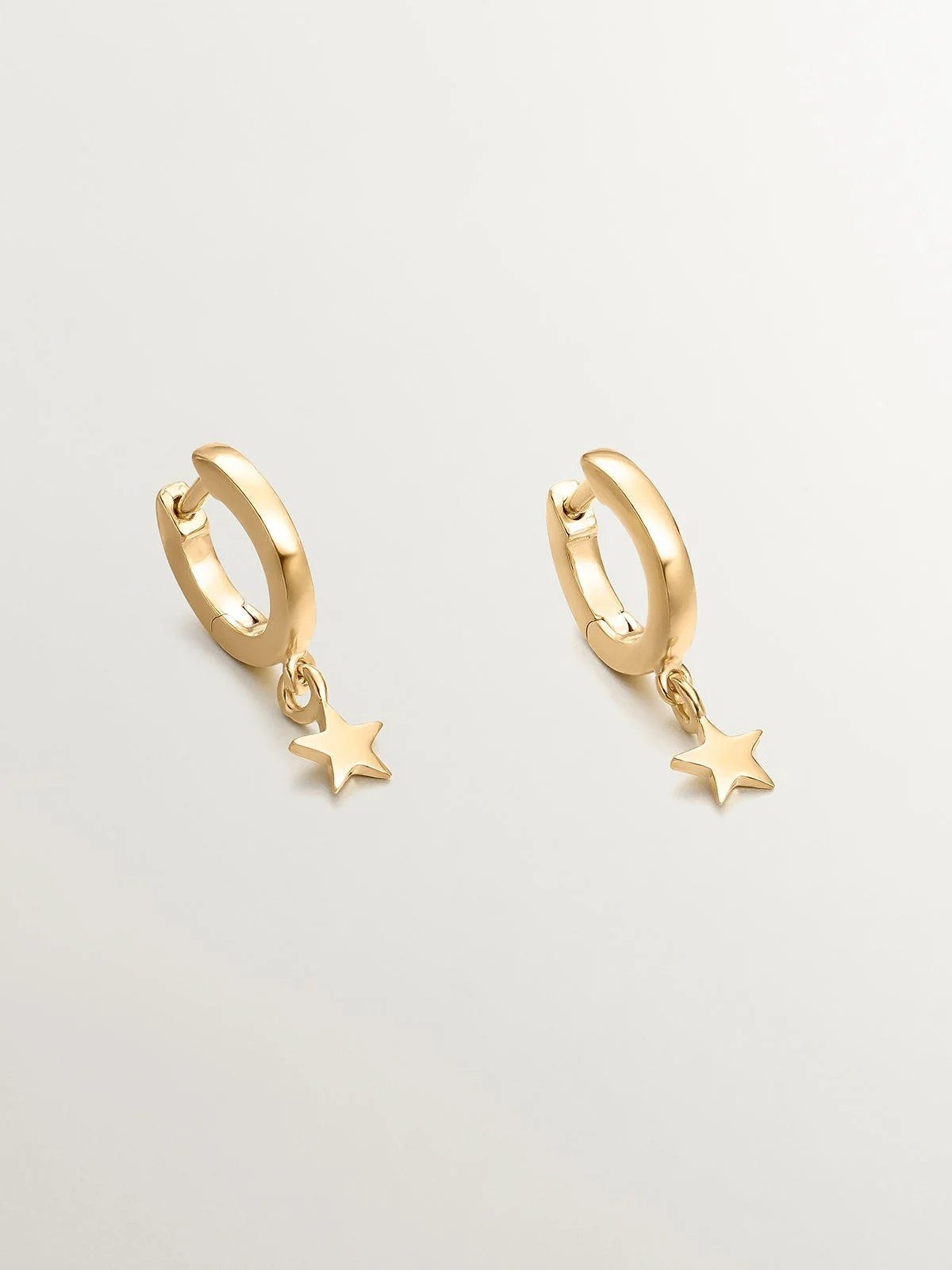 Pendientes de aro pequeños de plata 925 bañada en oro amarillo de 18K con estrella - Image 3