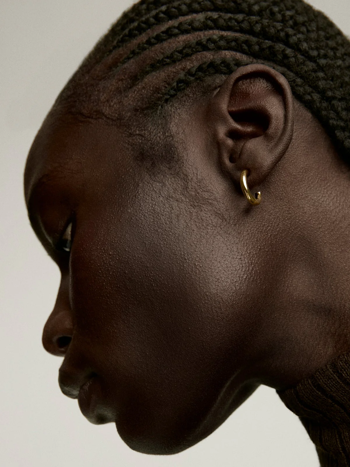 Pendientes de aro pequeños de plata 925 bañada en oro amarillo de 18K - Image 2