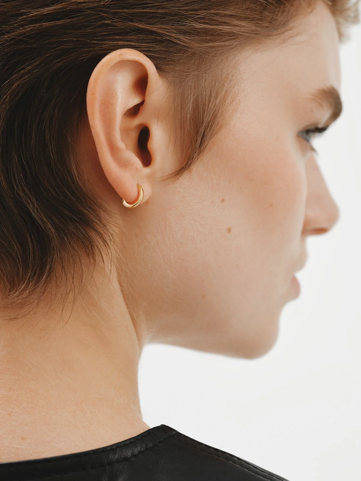 Pendientes de aro pequeños de plata 925 bañada en oro amarillo de 18K - Image 4