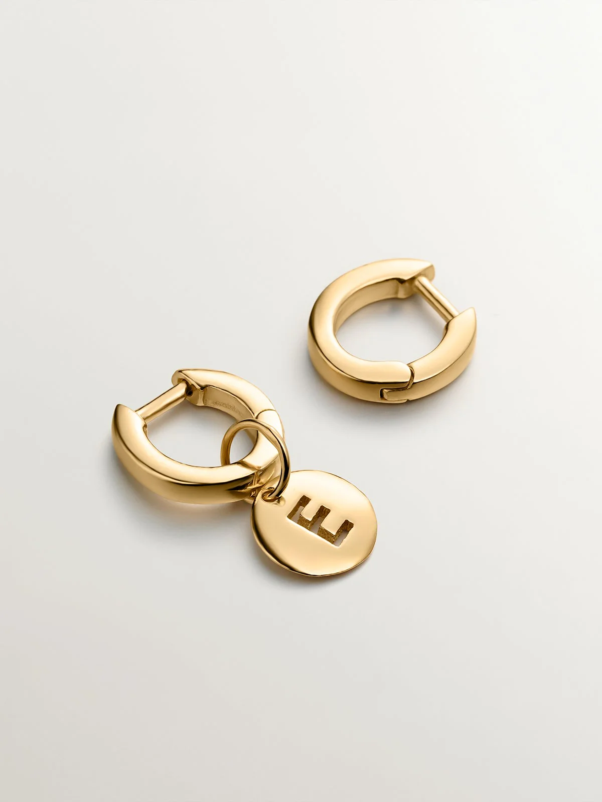 Pendientes de aro pequeños de plata 925 bañada en oro amarillo de 18K - Image 5