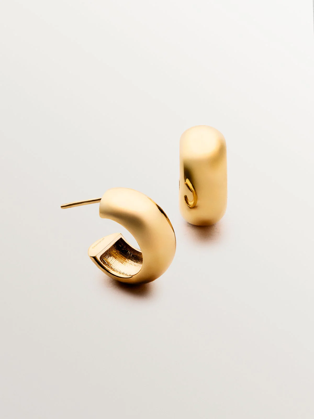 Pendientes de aro pequeños de plata 925 bañada en oro amarillo de 18K - Image 3