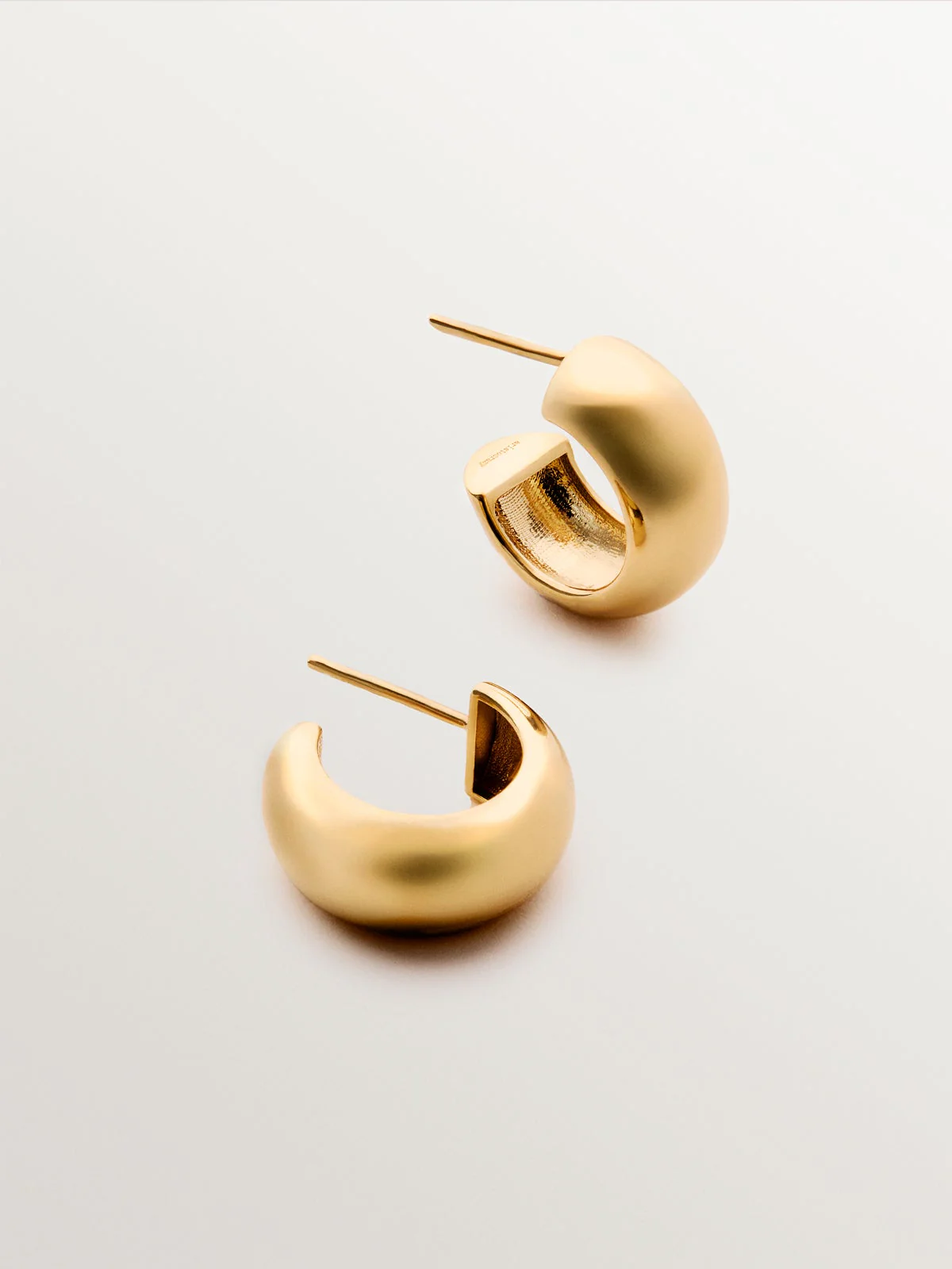 Pendientes de aro pequeños de plata 925 bañada en oro amarillo de 18K - Image 5