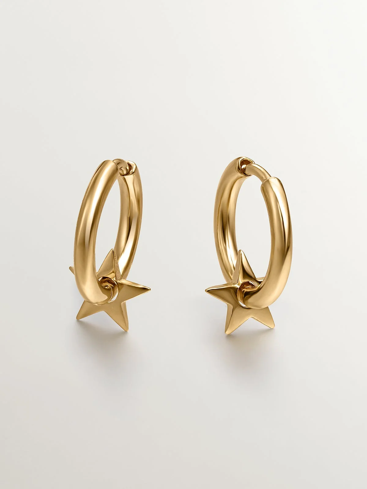 Pendientes de aro pequeños de plata 925 bañada en oro de 18K con estrella - Image 4