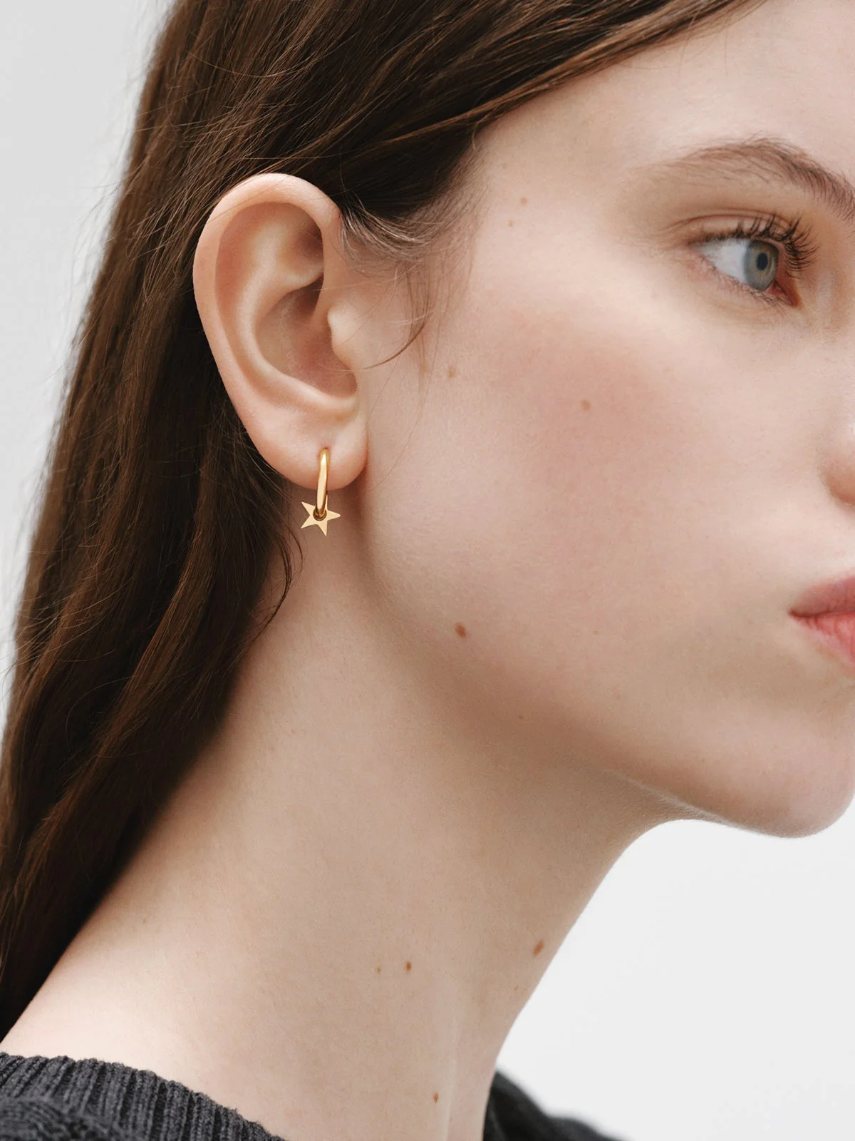 Pendientes de aro pequeños de plata 925 bañada en oro de 18K con estrella - Image 5