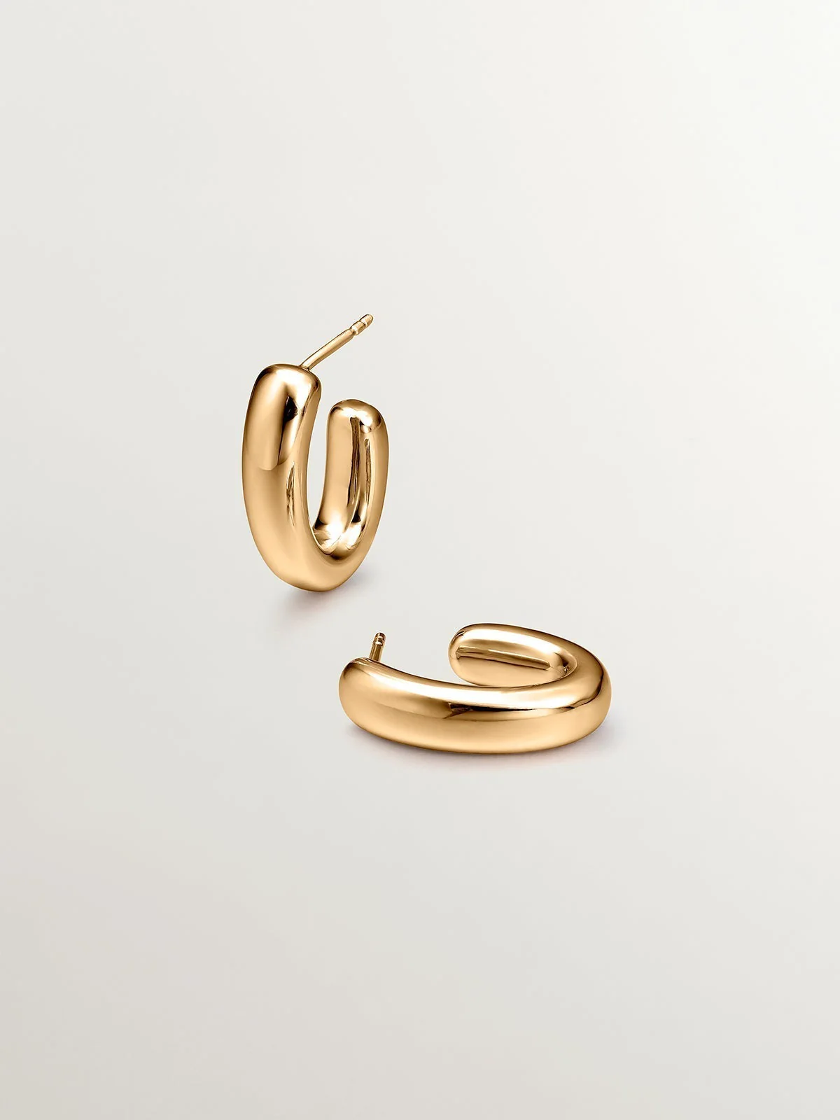 Pendientes de aro pequeños ovalados de plata 925 bañada en oro amarillo de 18K - Image 3