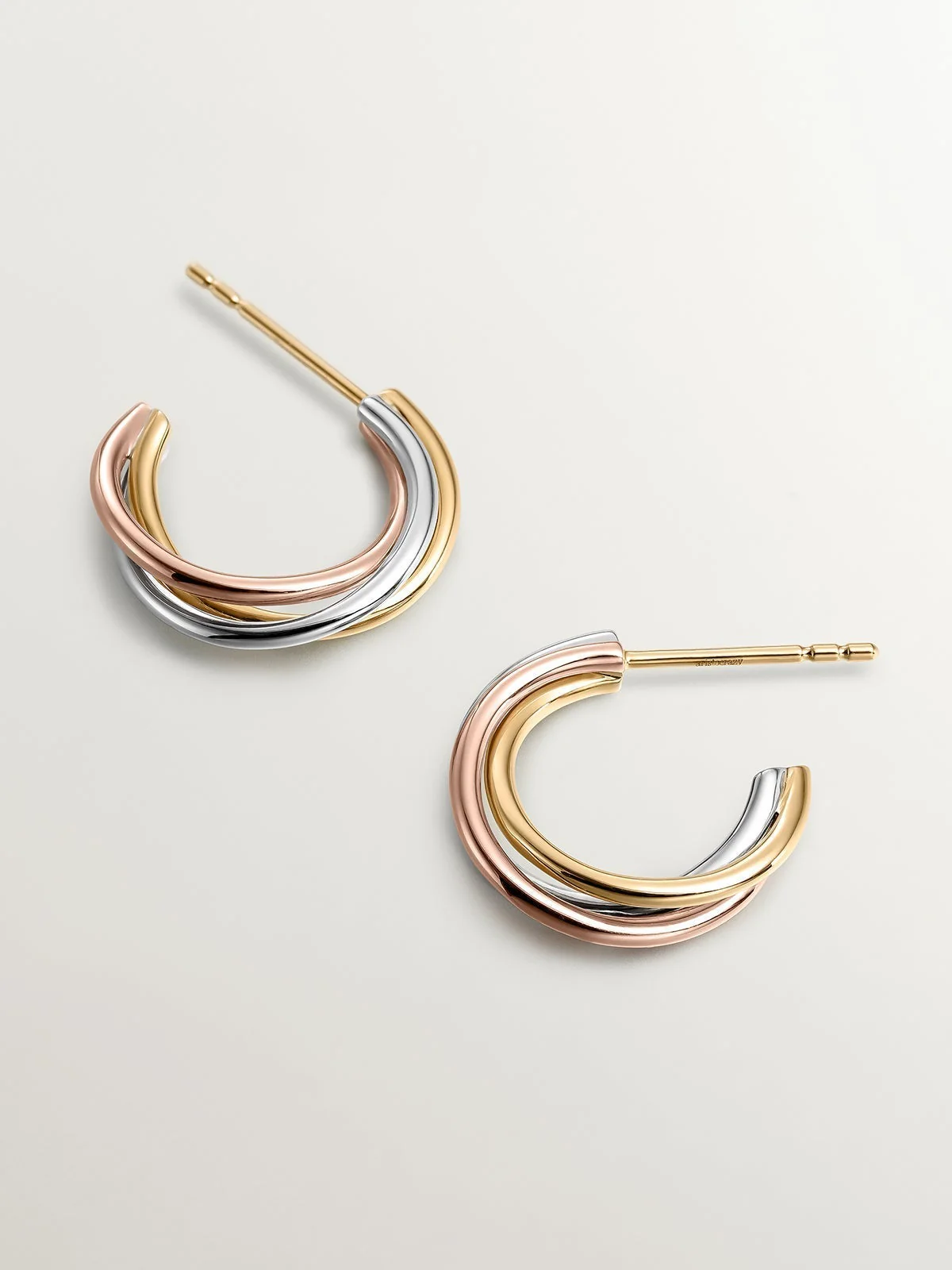 Pendientes de aro triples de oro blanco, amarillo y rosa de 9K - Image 3