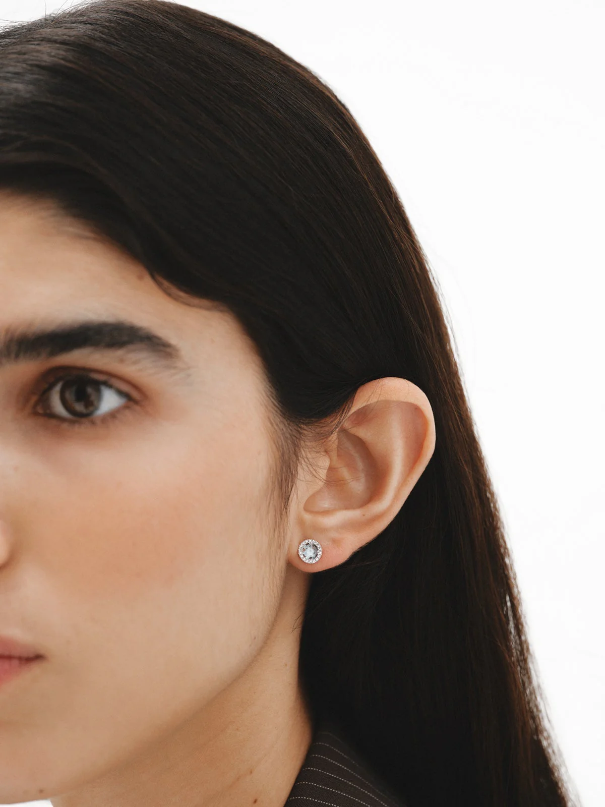Pendientes de botón de plata 925 cos topacio azul 0,82 cts y orla de zafiros blancos - Image 2