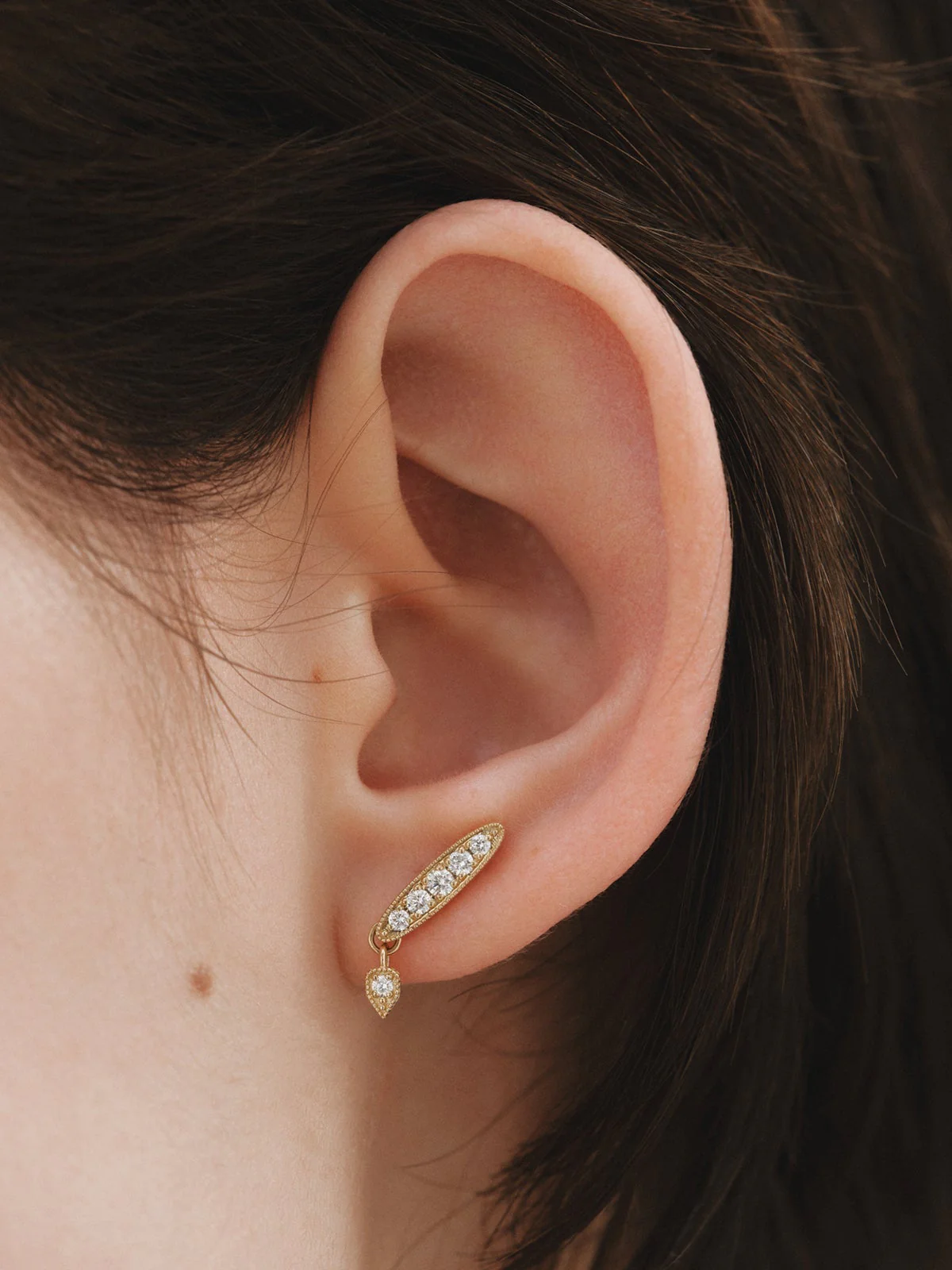Pendientes de oro amarillo de 18K con diamantes en talla brillante - Image 2