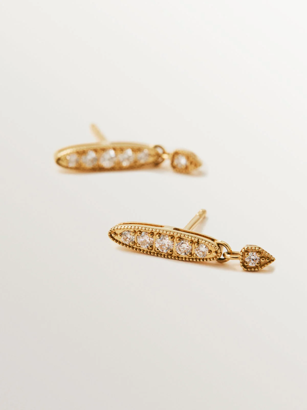Pendientes de oro amarillo de 18K con diamantes en talla brillante - Image 5