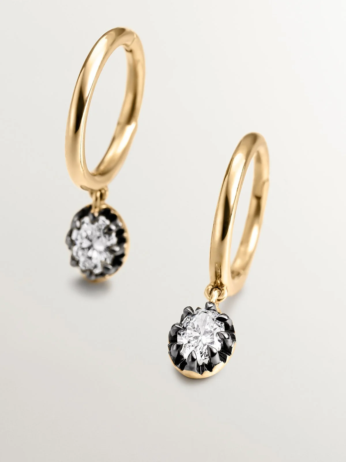 Pendientes de oro amarillo de 18K con efecto envejecido y diamantes en talla oval - Image 7