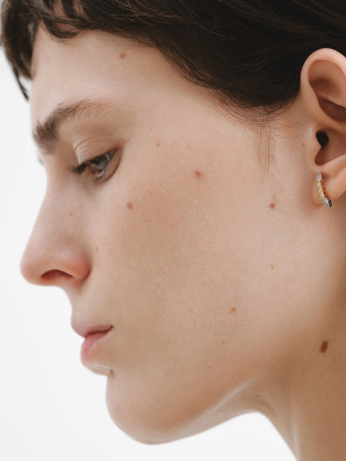 Pendientes de oro blanco y amarillo de 18K con diamantes en talla brillante - Image 4