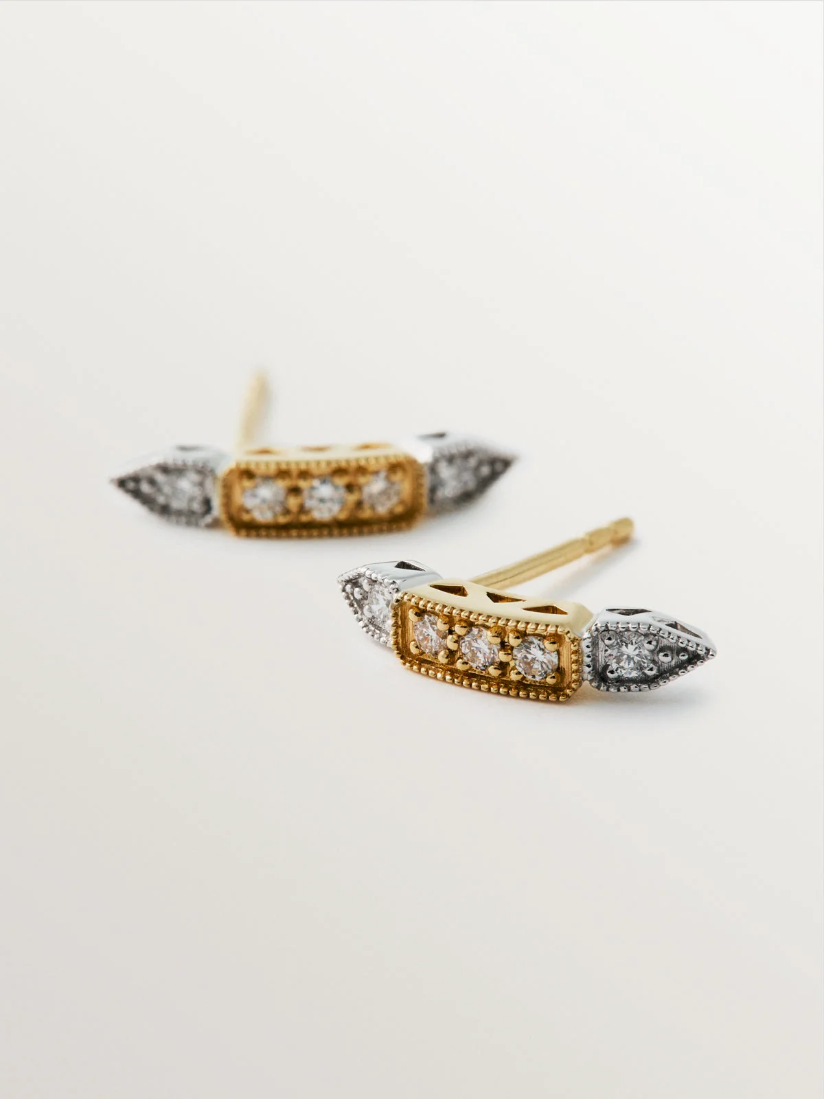 Pendientes de oro blanco y amarillo de 18K con diamantes en talla brillante - Image 5