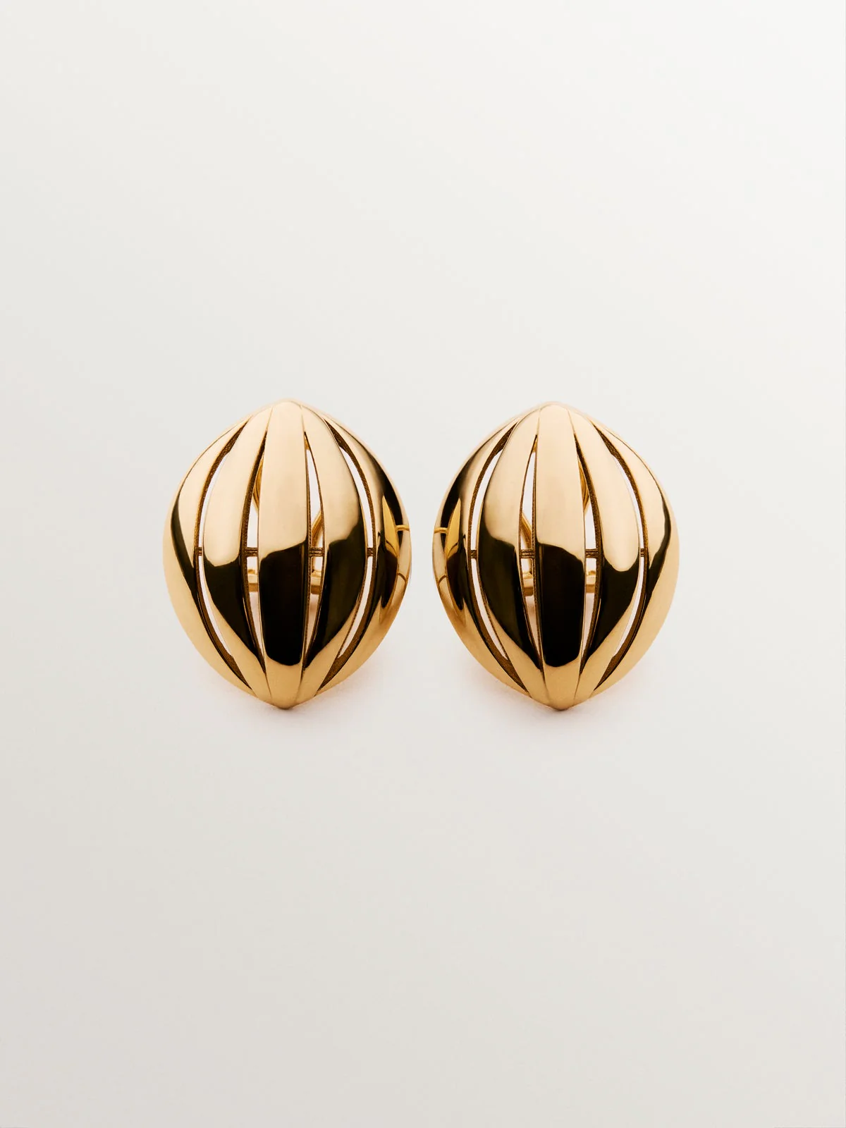 Pendientes de plata 925 bañada en oro amarillo de 18K con forma ovalada