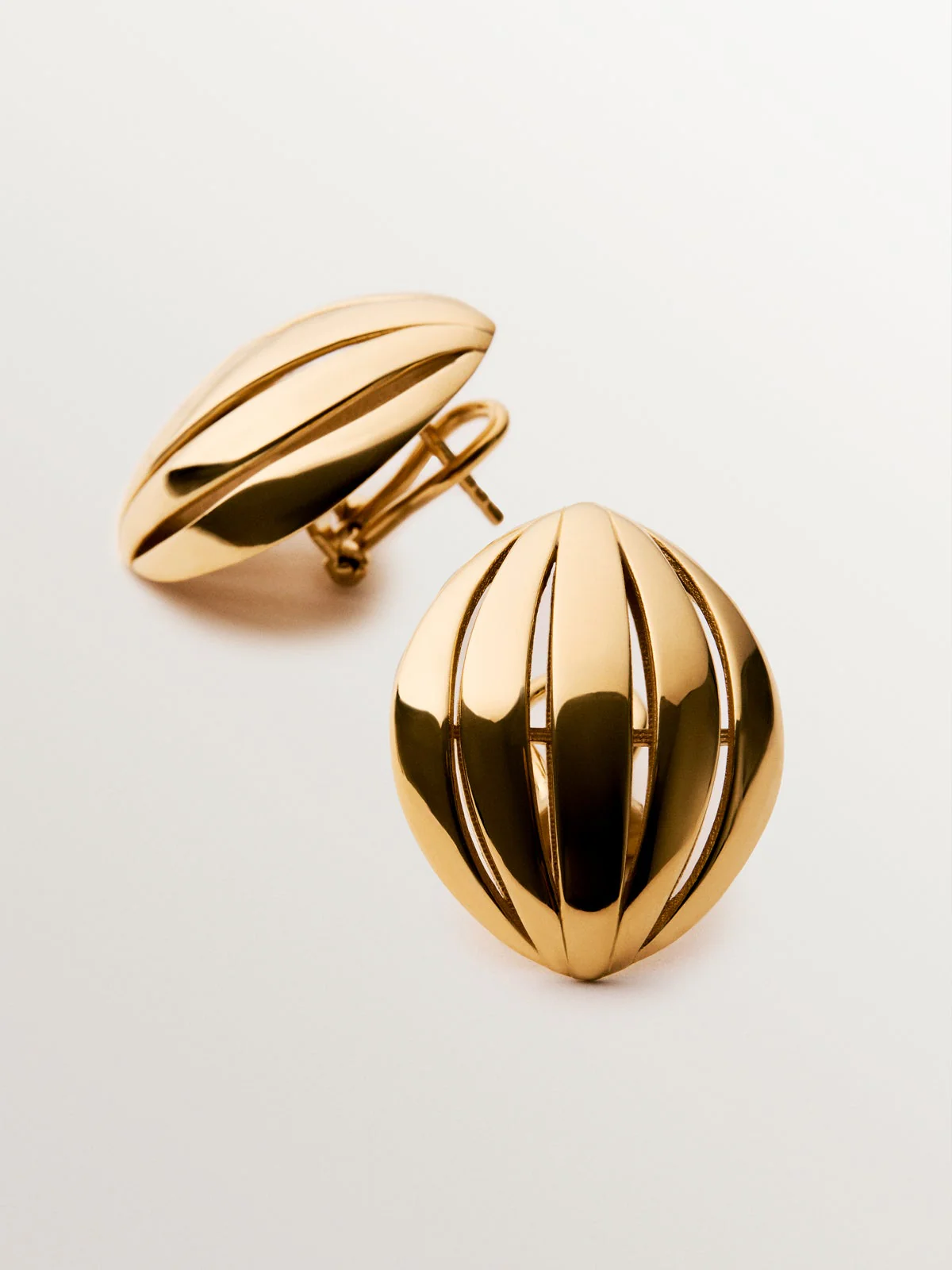 Pendientes de plata 925 bañada en oro amarillo de 18K con forma ovalada - Image 3