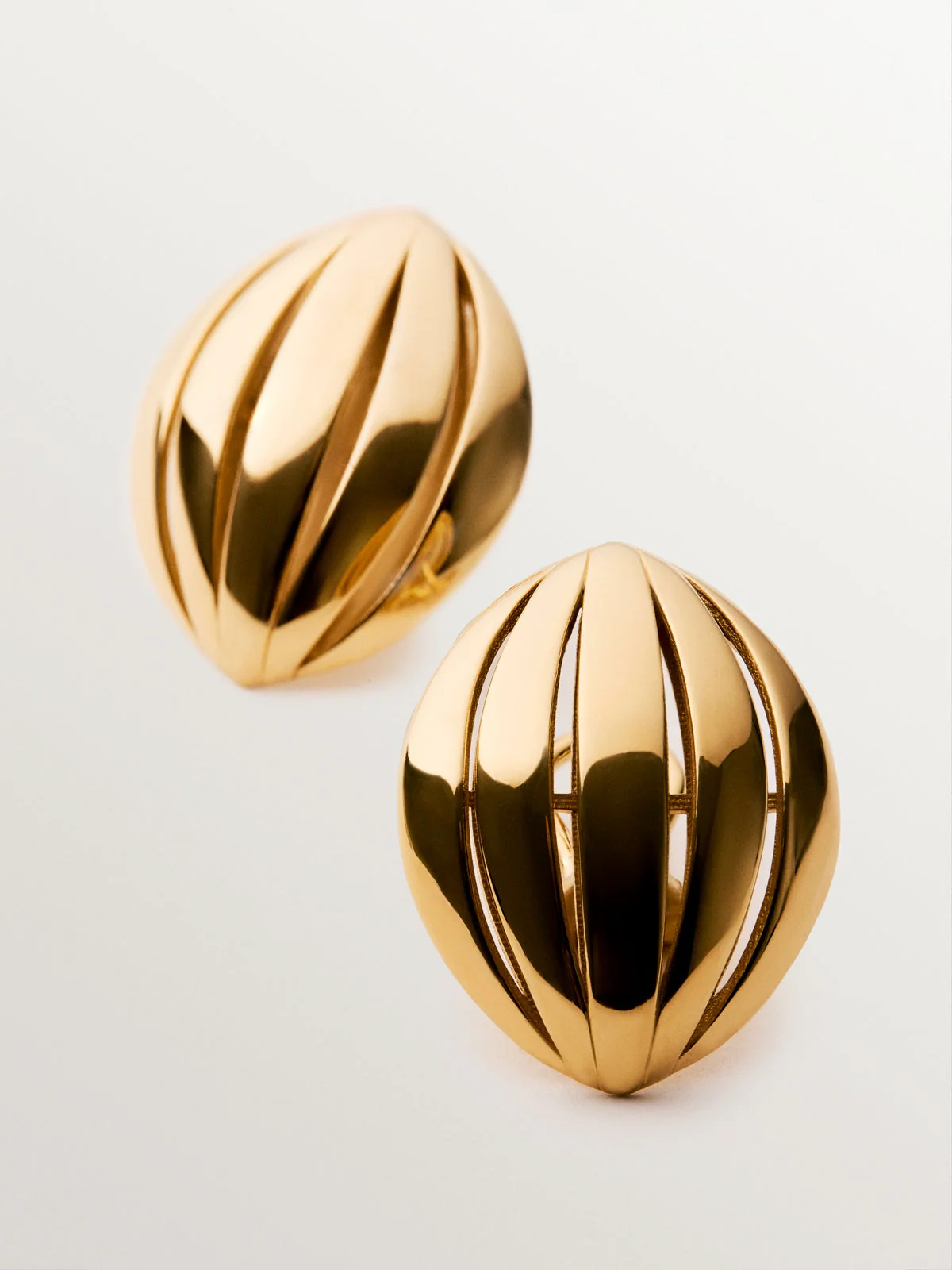 Pendientes de plata 925 bañada en oro amarillo de 18K con forma ovalada - Image 5