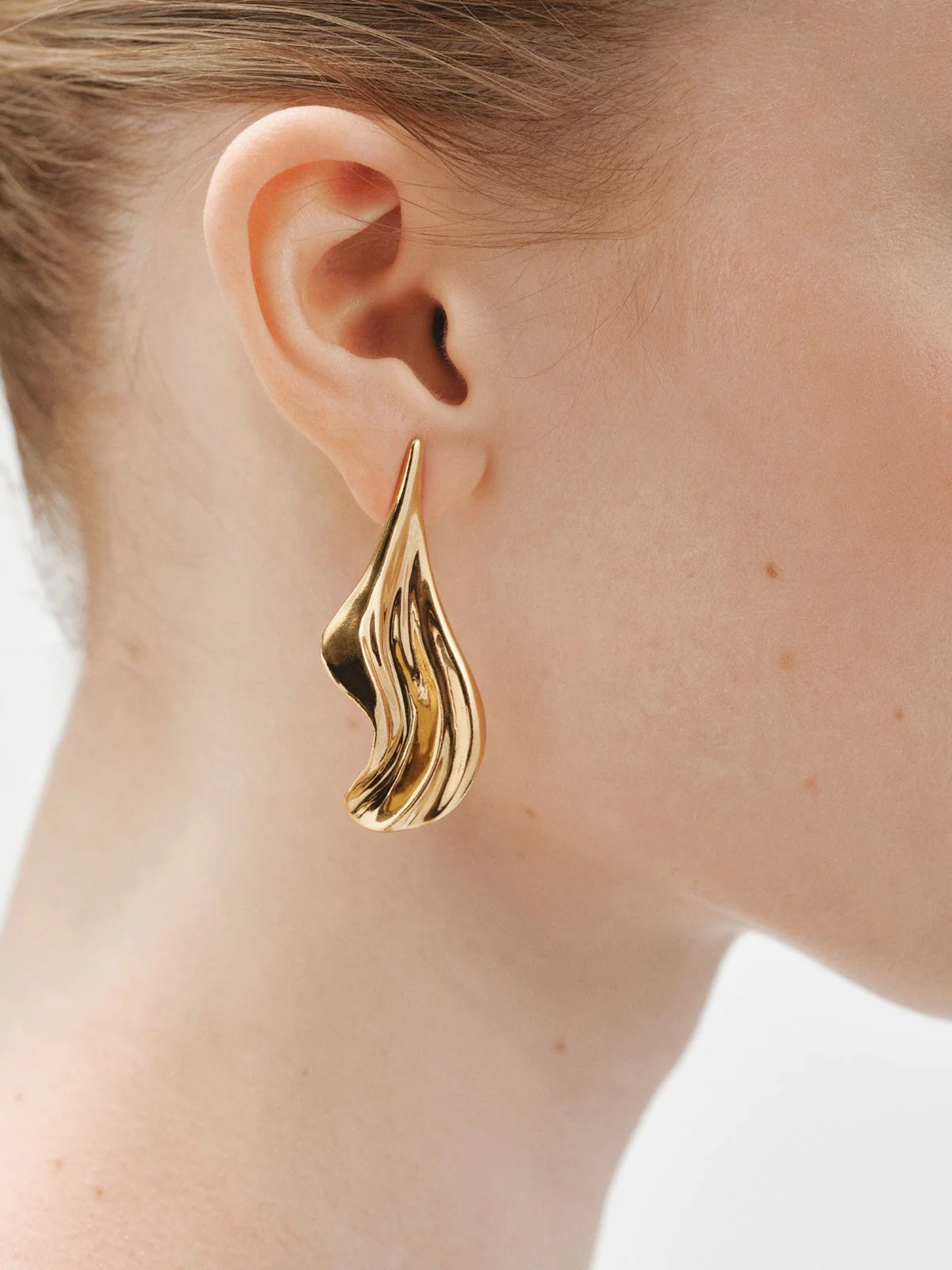 Pendientes de plata 925 bañada en oro amarillo de 18K con textura - Image 2