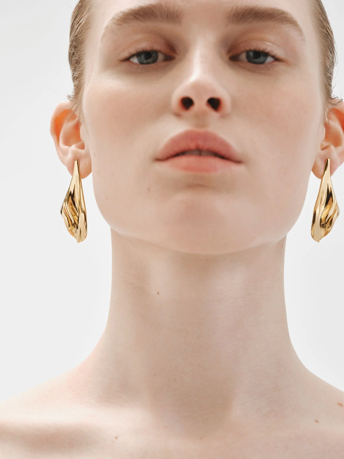Pendientes de plata 925 bañada en oro amarillo de 18K con textura - Image 4